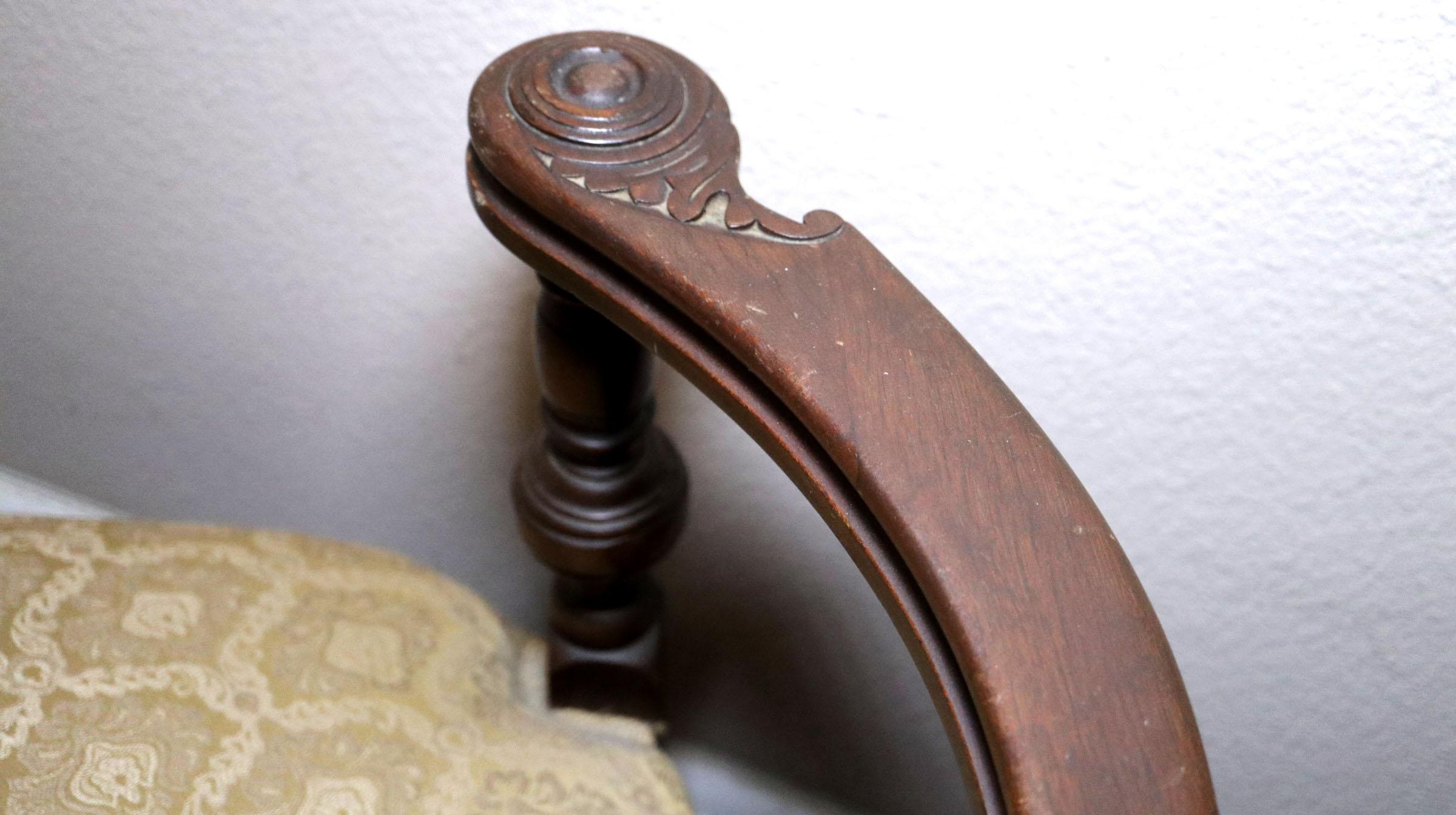 English Regency Walnut Hand Carved Corner Chair For Sale 3