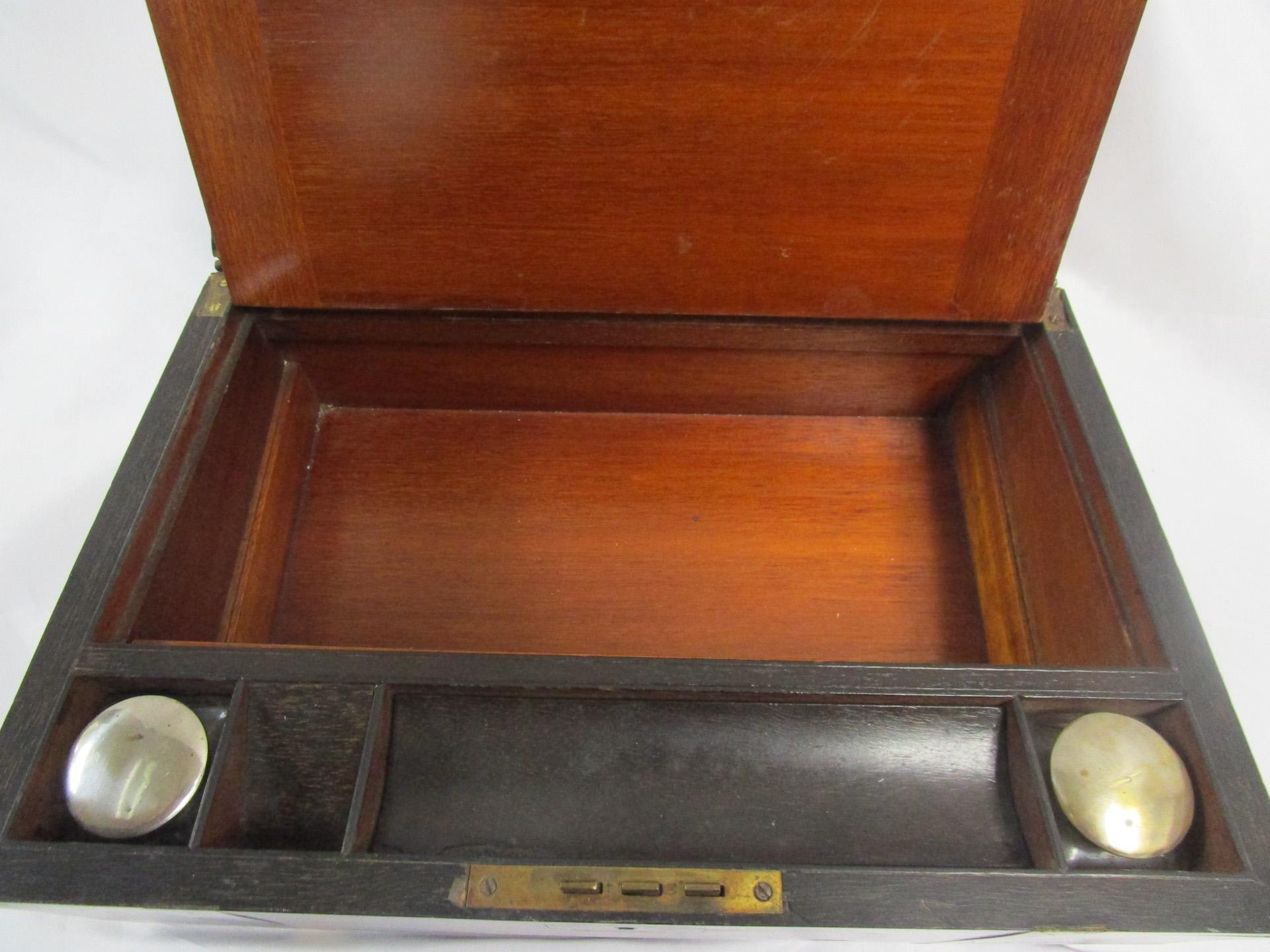 English Regency Walnut Traveling Lap Desk Box with Secret Compartment For Sale 2