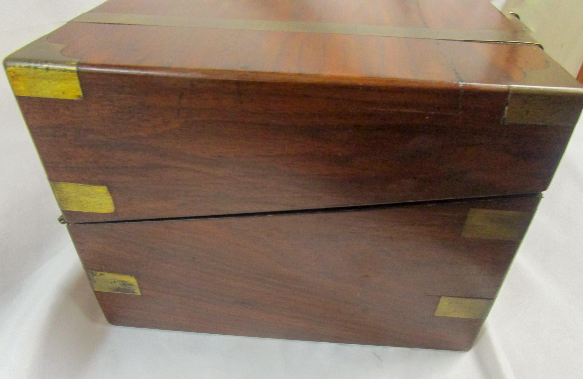 English Regency Walnut Traveling Lap Desk Box with Secret Compartment For Sale 3