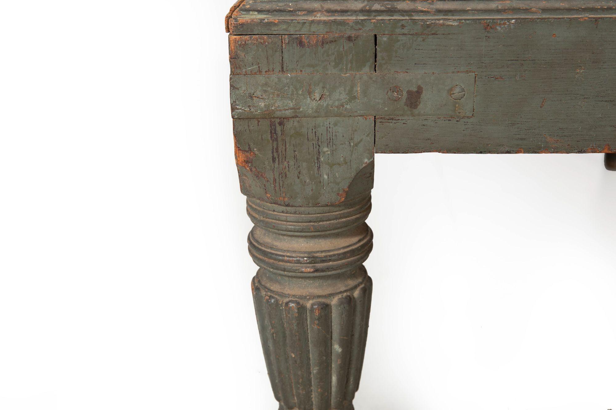 English Regency William IV Teal Painted Marble Top Low Coffee Table ca. 1840 en venta 3