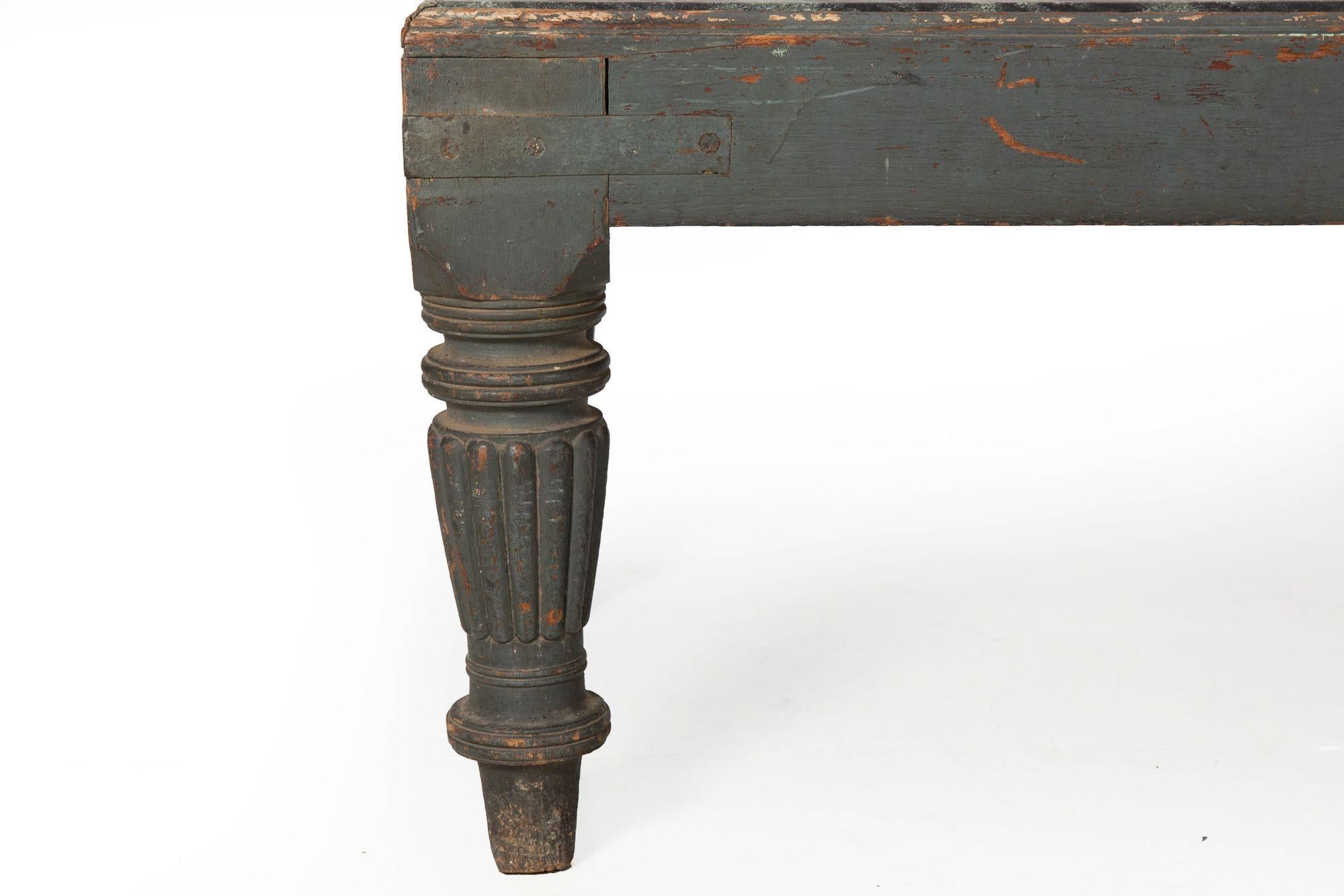 English Regency William IV Teal Painted Marble Top Low Coffee Table ca. 1840 en venta 6