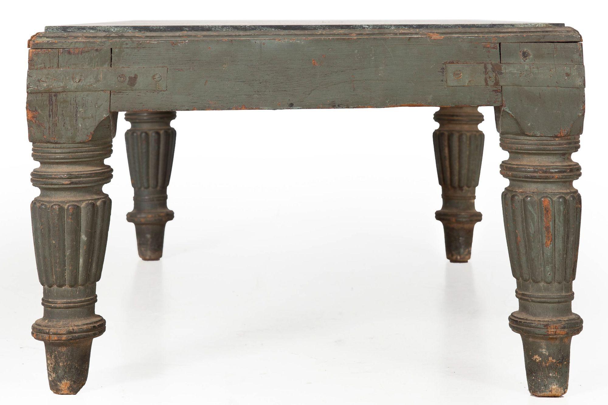 English Regency William IV Teal Painted Marble Top Low Coffee Table ca. 1840 Campaña en venta
