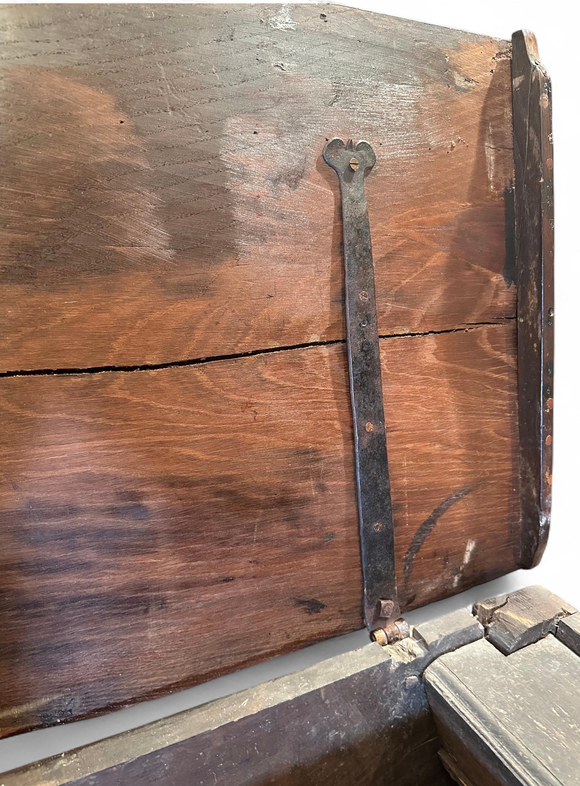 English Renaissance 17. Jahrhundert Massiv Eiche Truhe Trunk im Angebot 1