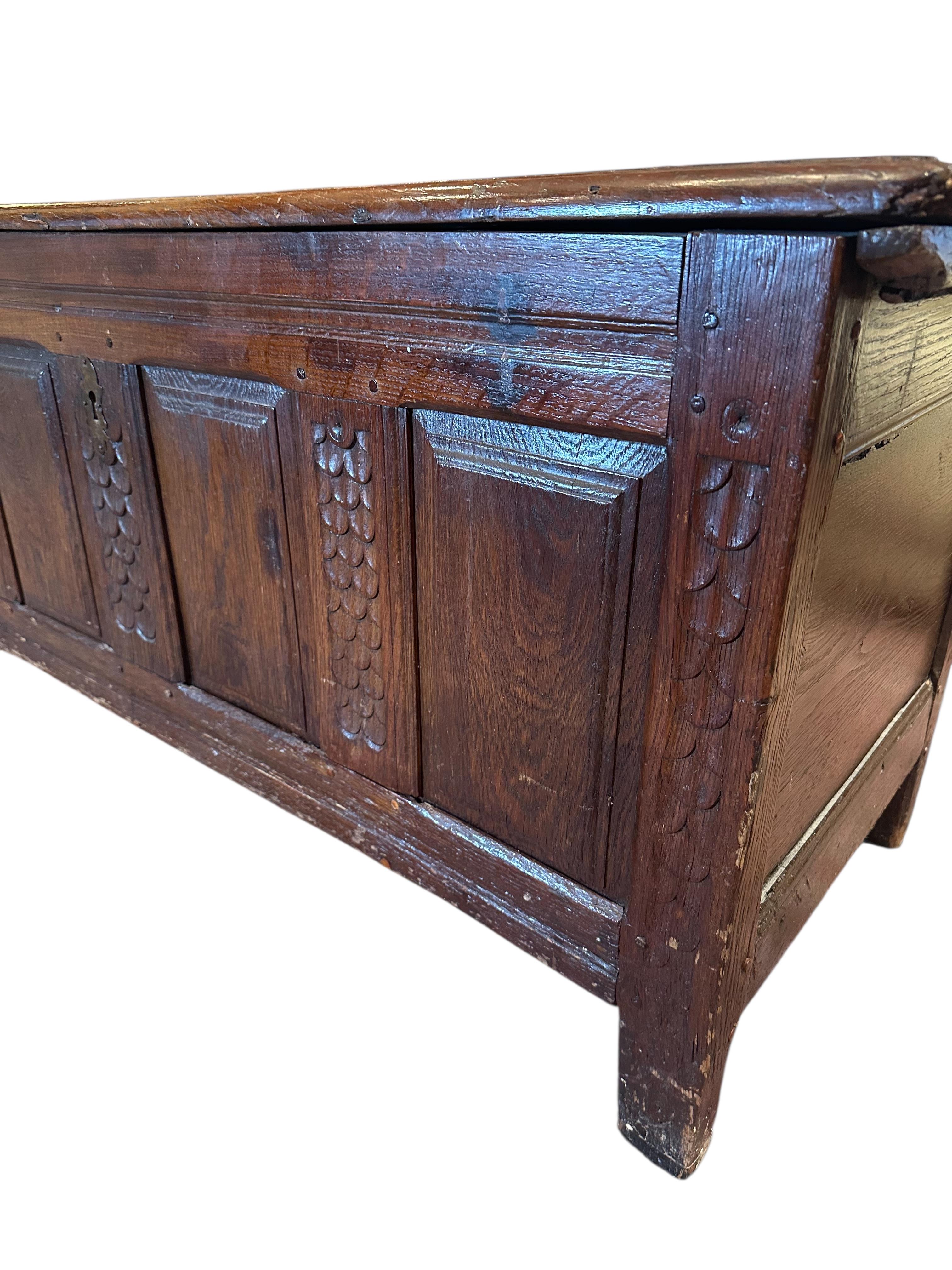 English Renaissance 17. Jahrhundert Massiv Eiche Truhe Trunk im Angebot 2