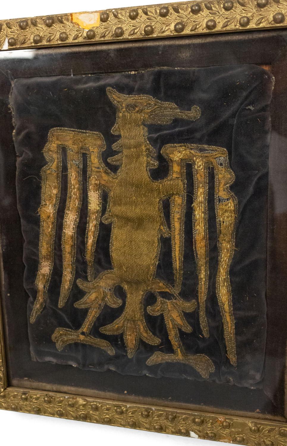 Broderie de l'aigle encadrée de la Renaissance anglaise Bon état - En vente à Queens, NY