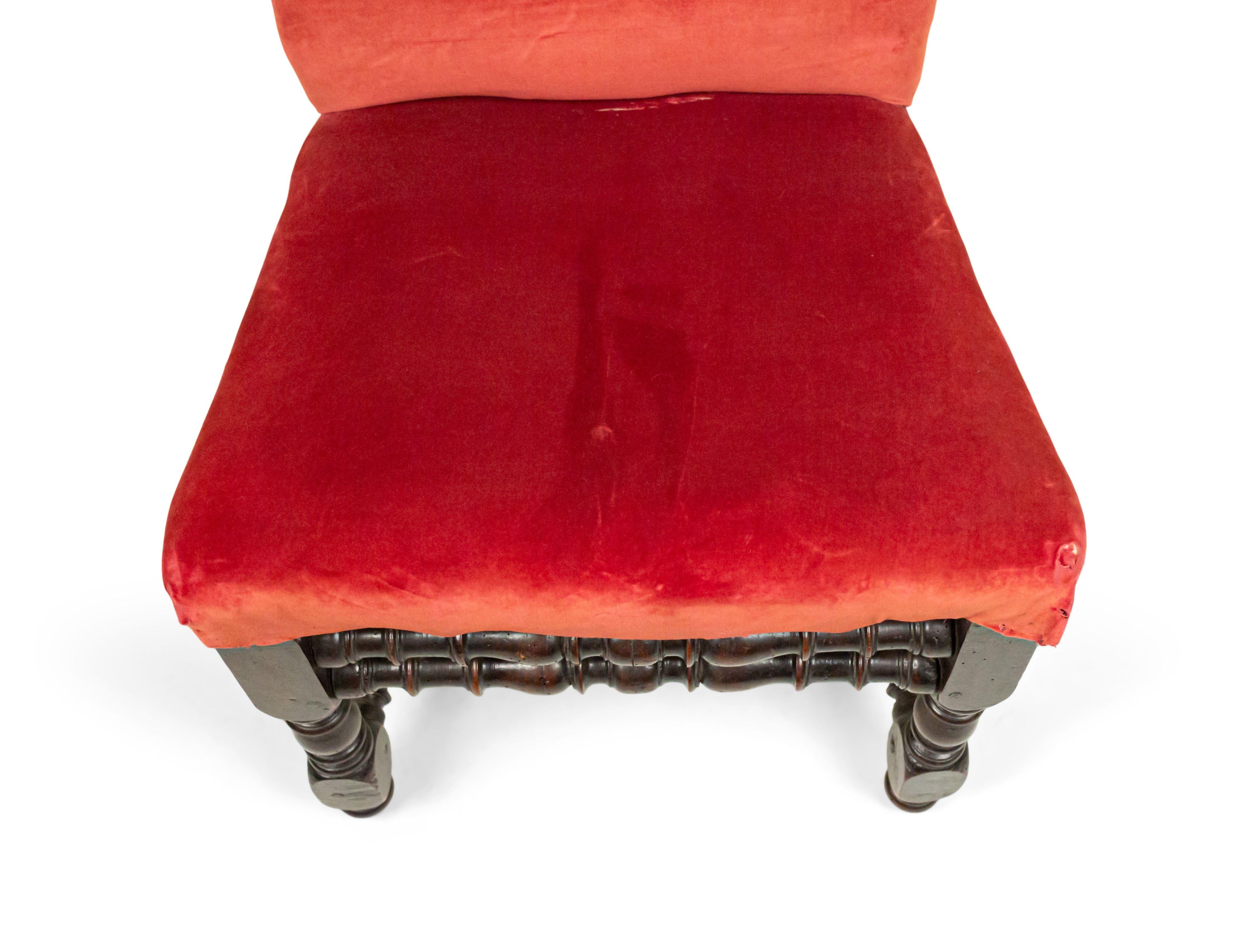 Chaises en velours rouge de la Renaissance anglaise en vente 5