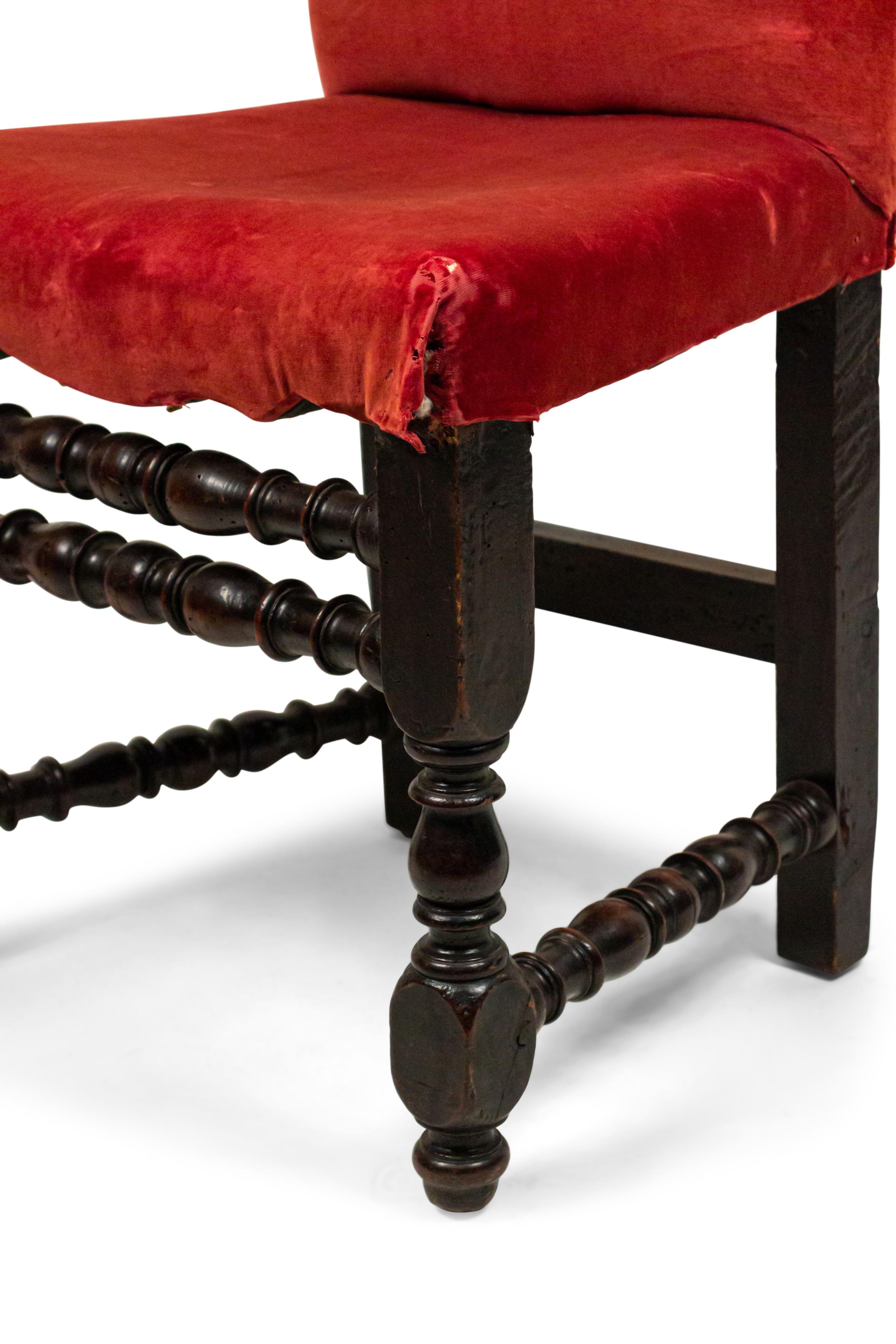 Chaises en velours rouge de la Renaissance anglaise en vente 1