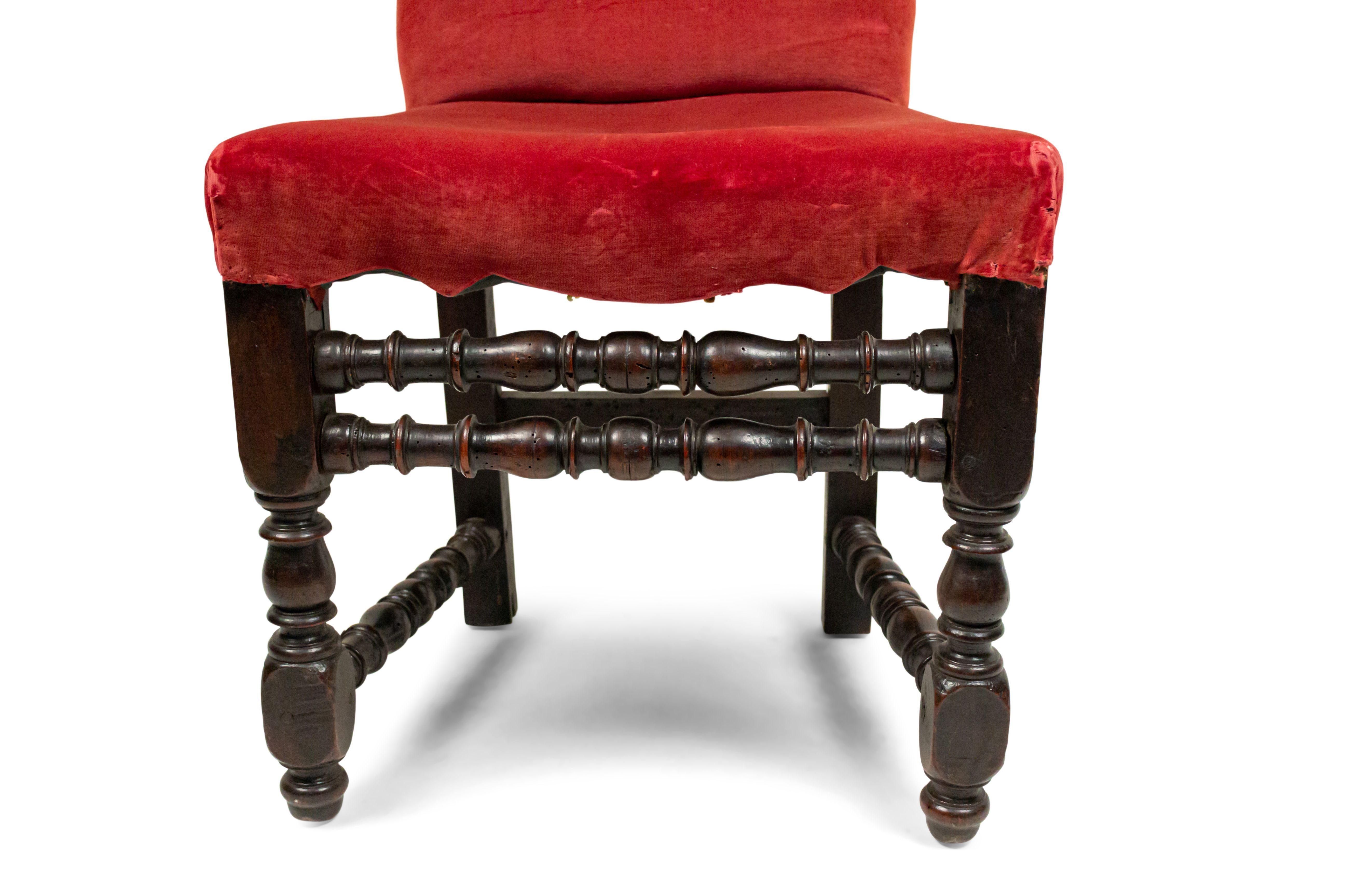 Chaises en velours rouge de la Renaissance anglaise en vente 2