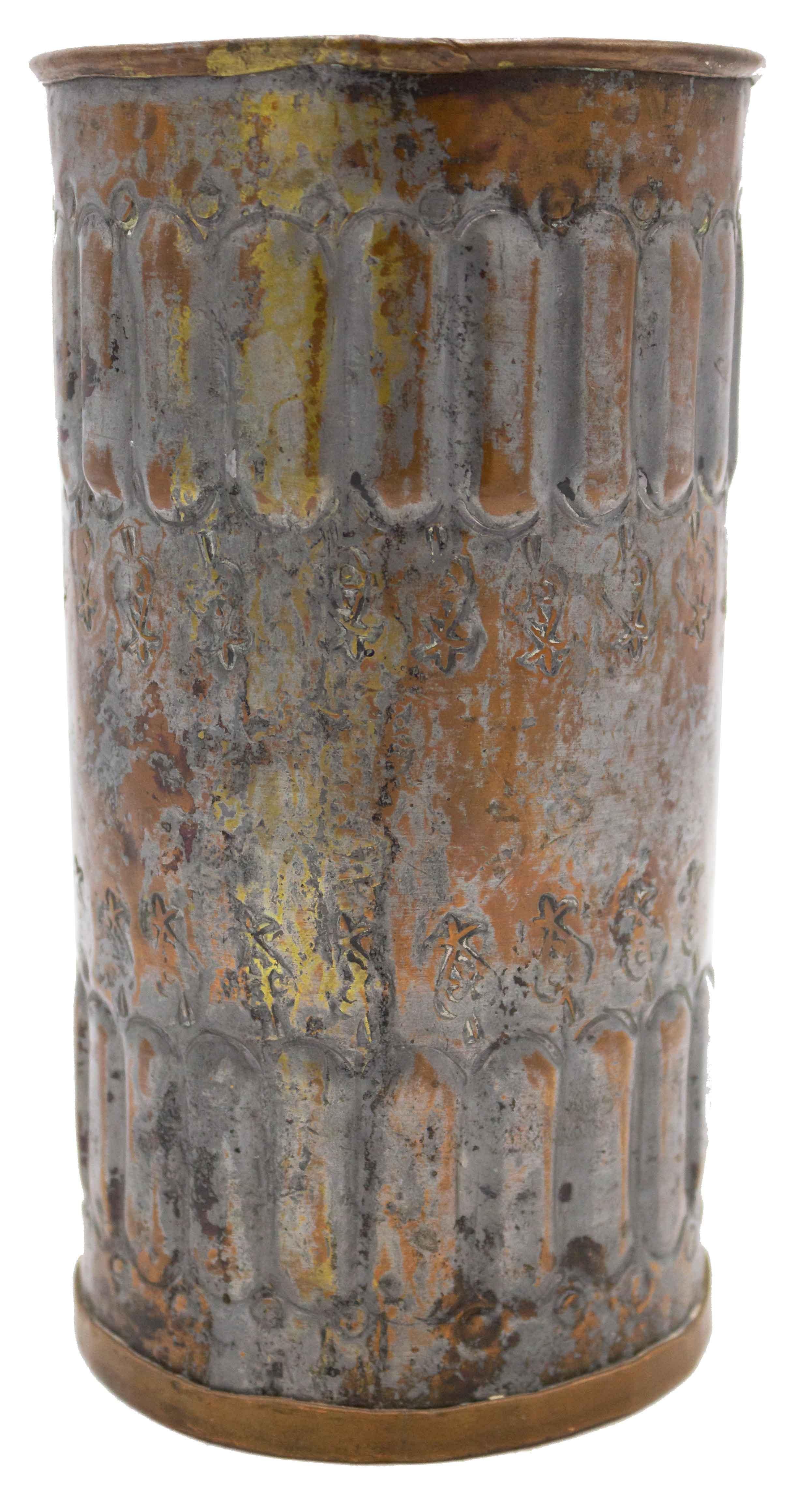 Vase en cuivre plaqué argent de la Renaissance anglaise Bon état - En vente à New York, NY