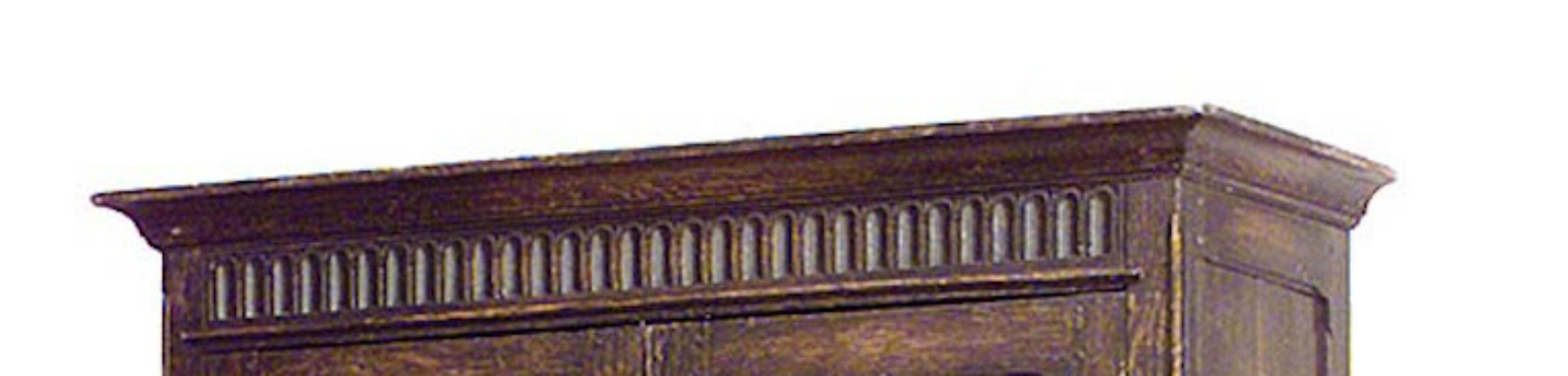Armoire à 2 portes en chêne teinté de style renaissance anglaise (19e siècle) avec un design de pliage du linge
