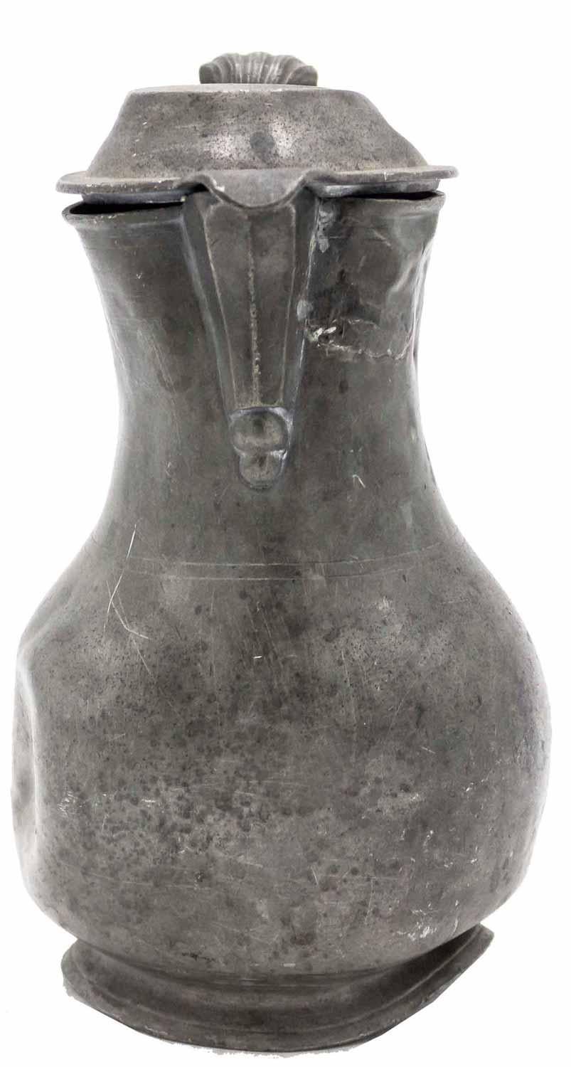 English Renaissance Style Pewter Teapot In Good Condition For Sale In Queens, NY