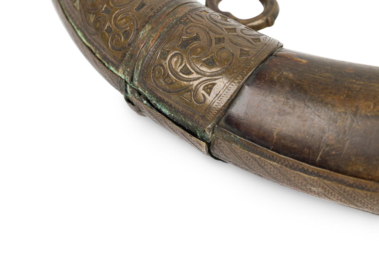 English Renaissance Style Powder Horn en vente 1
