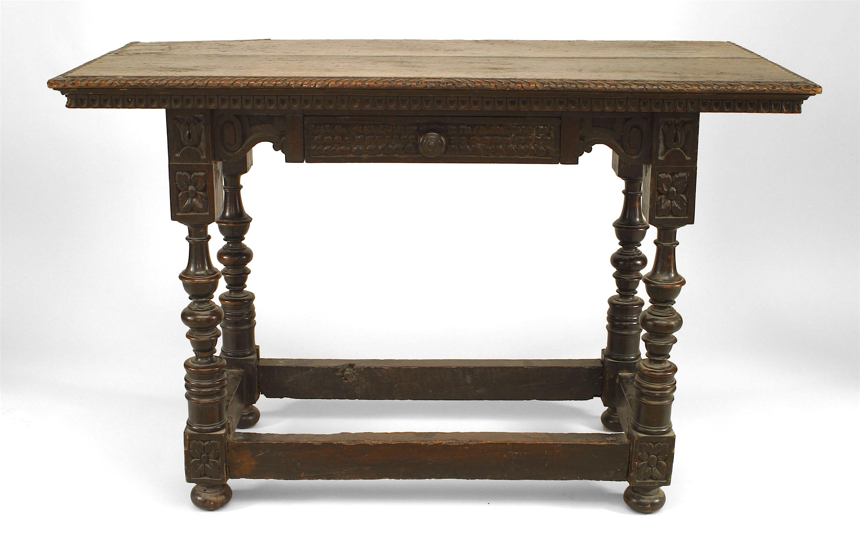 Anglais Table console en noyer de la Renaissance anglaise en vente