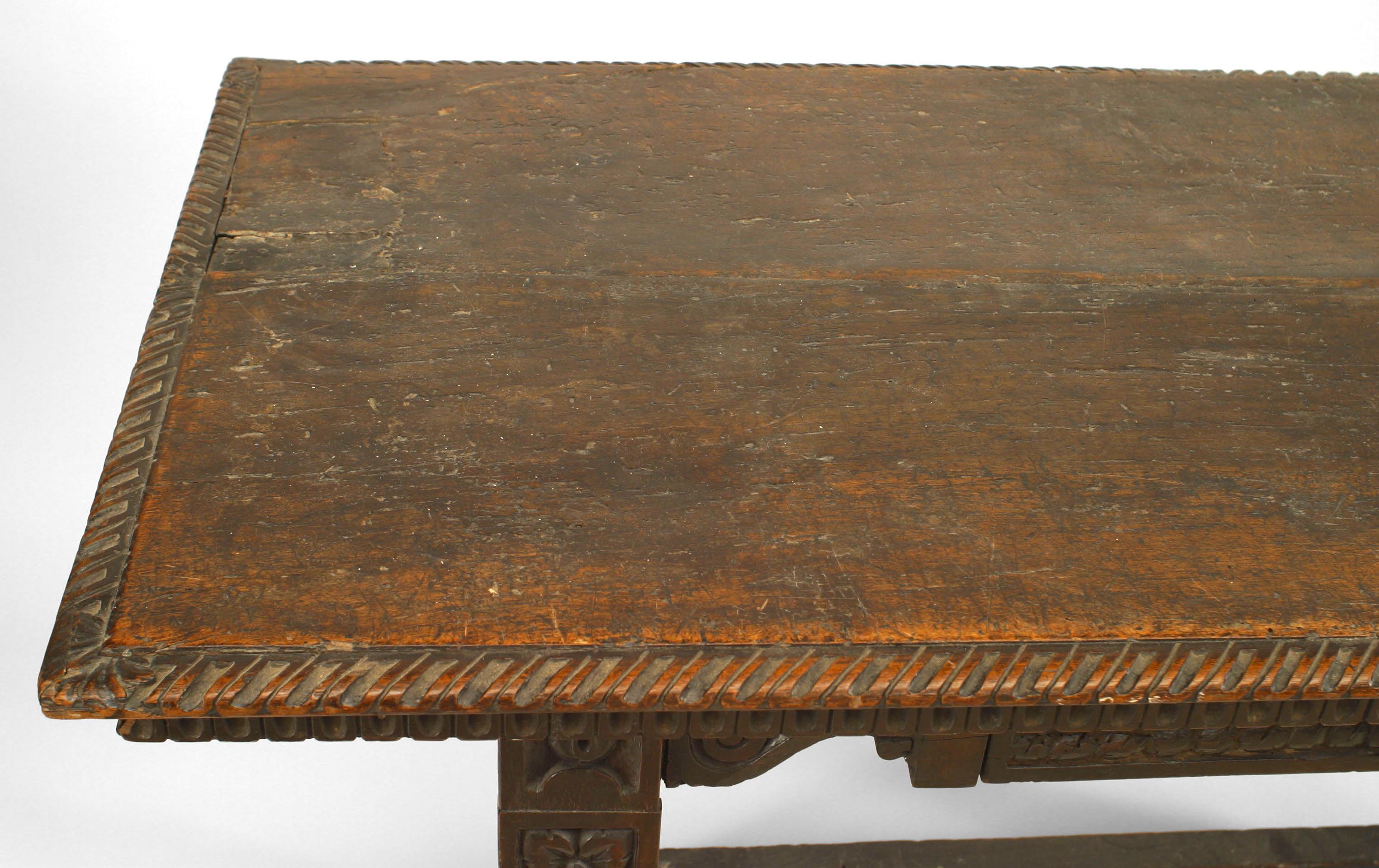 Table console en noyer de la Renaissance anglaise Bon état - En vente à New York, NY