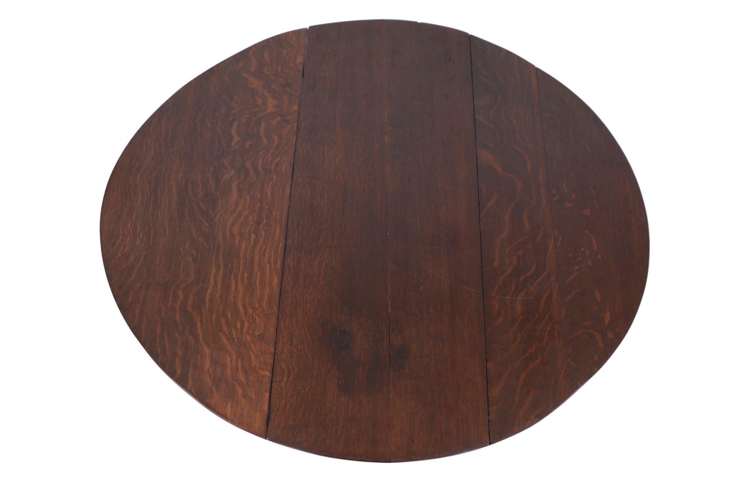 English Renaissance-Style Walnut Drop Leaf Center Table For Sale 6