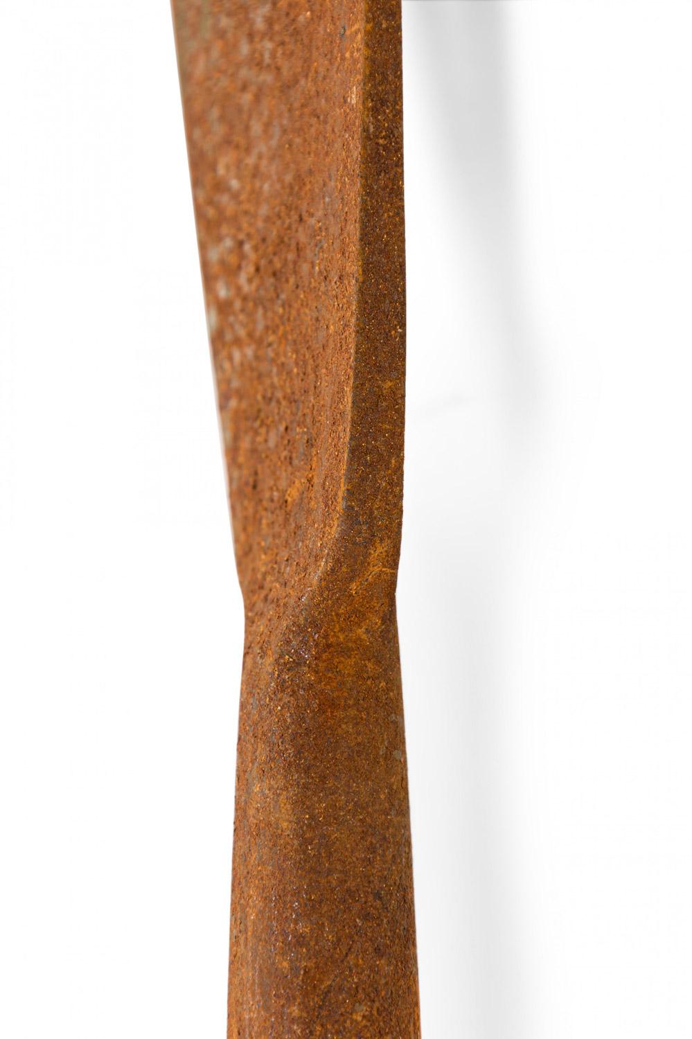 20ième siècle English Renaissance Style Wood and Iron Halberd en vente