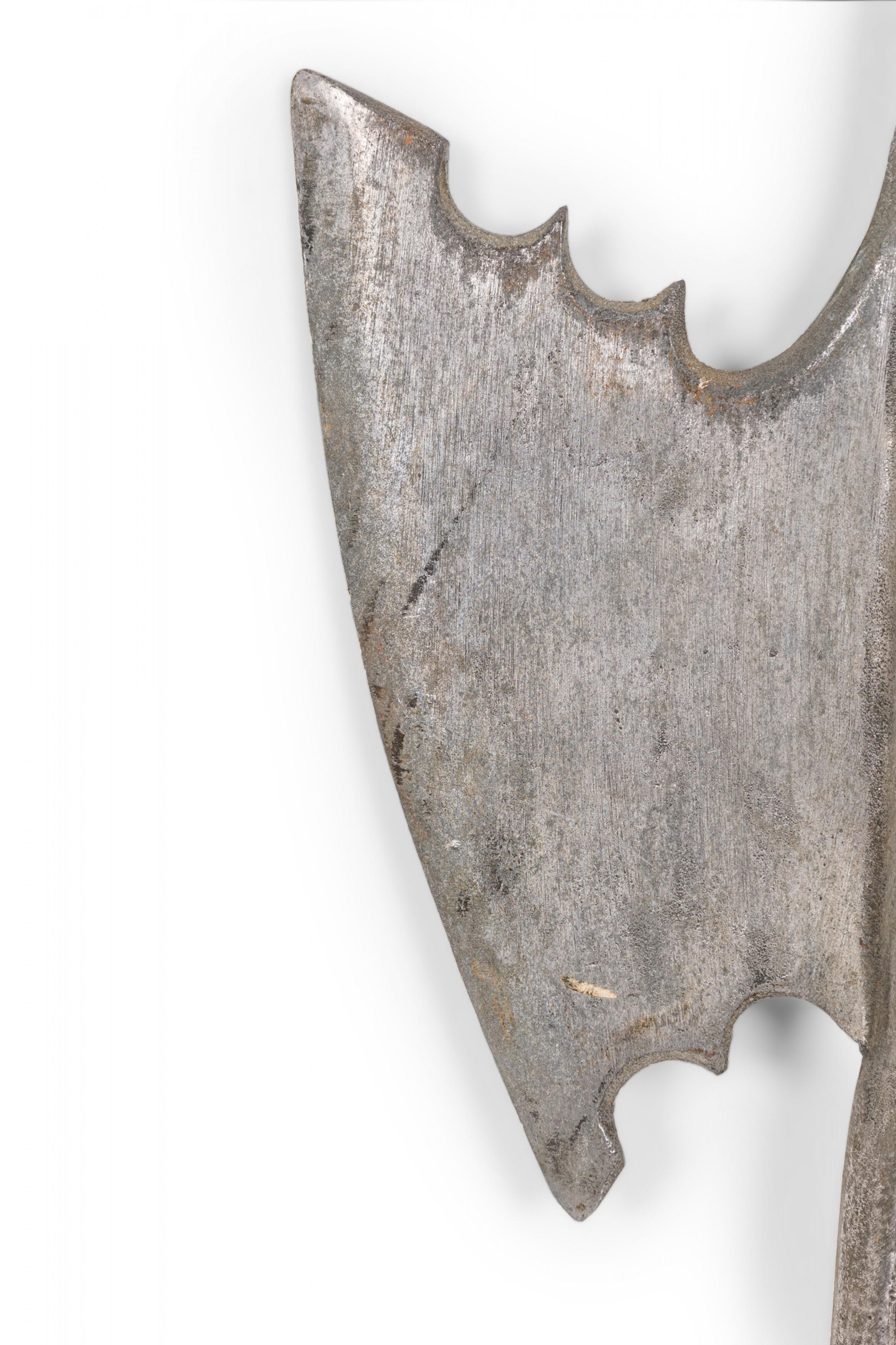 Britannique Halberd de style Renaissance anglaise en bois, cuir et acier en vente