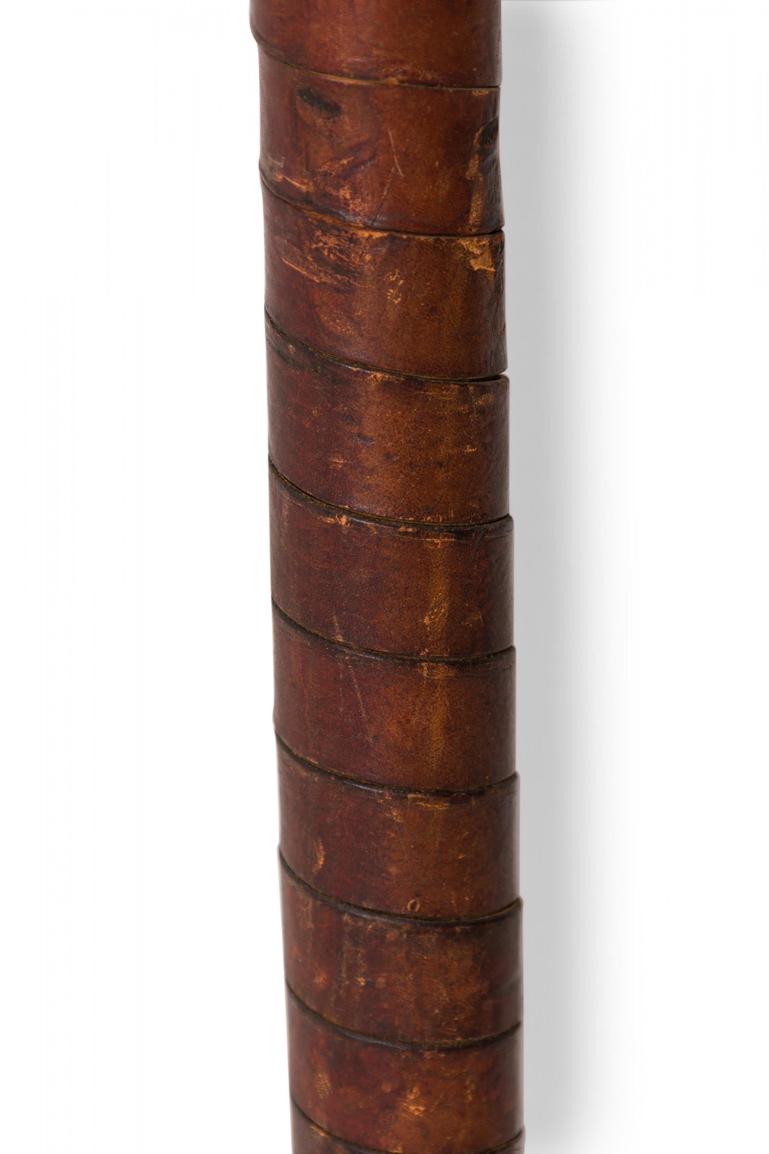 Fait main Halberd de style Renaissance anglaise en bois, cuir et acier en vente