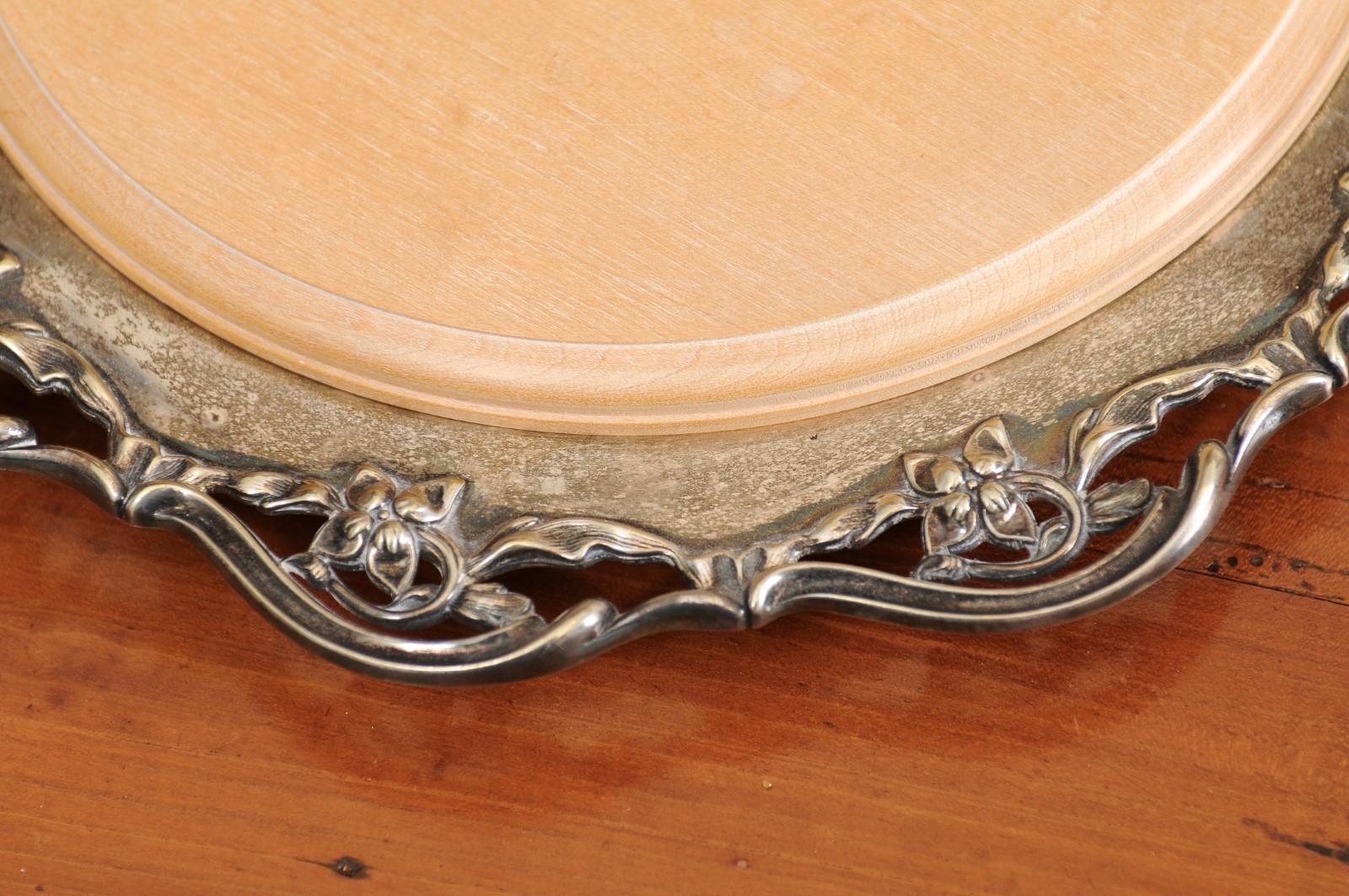 XIX secolo English R. F. Mosley & Co Vassoio rotondo placcato argento con bordo smerlato traforato in vendita