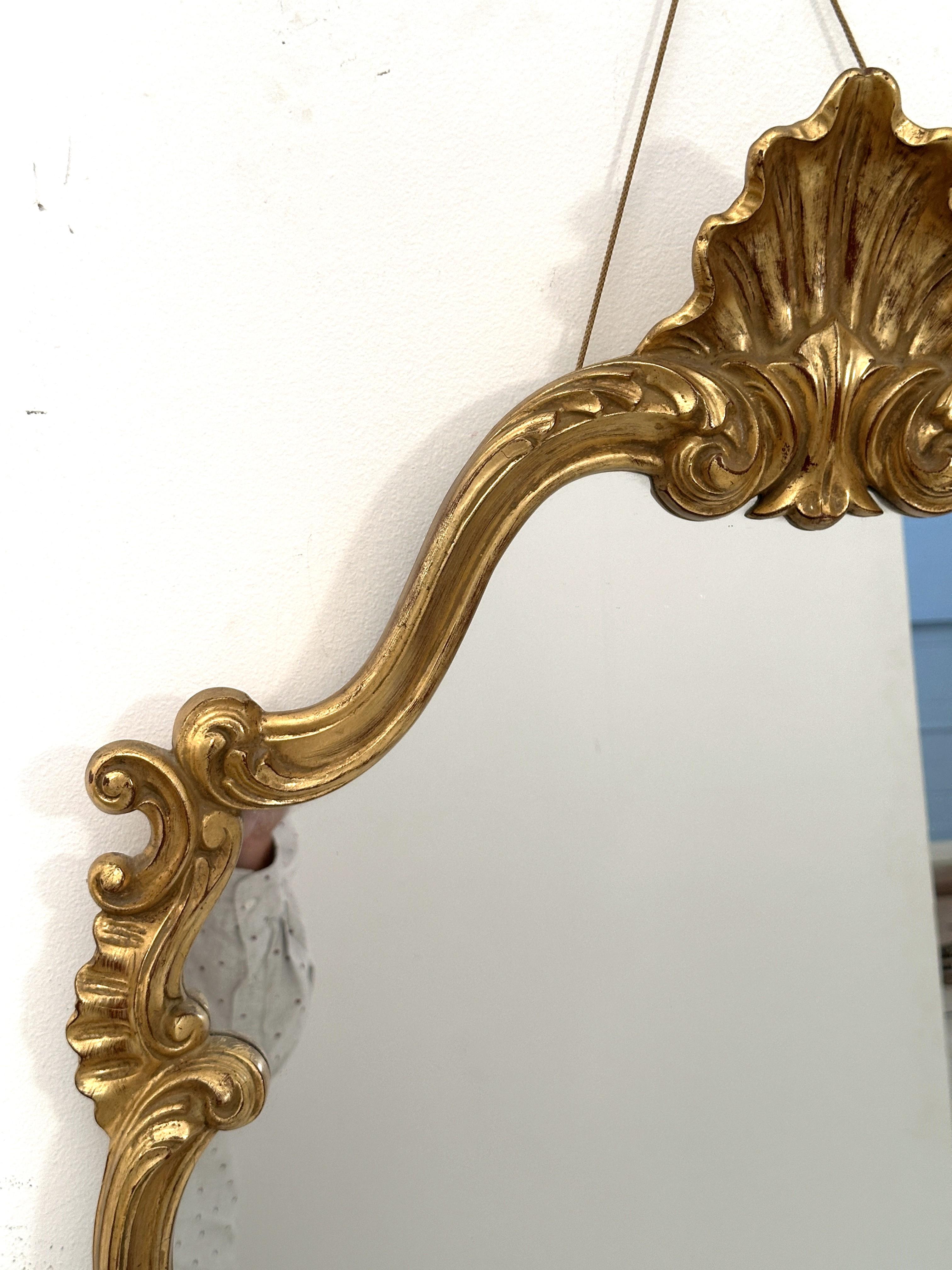 Englischer vergoldeter Wandspiegel im Rokoko-Revival-Stil (H 38 x W 25) (Spiegel) im Angebot