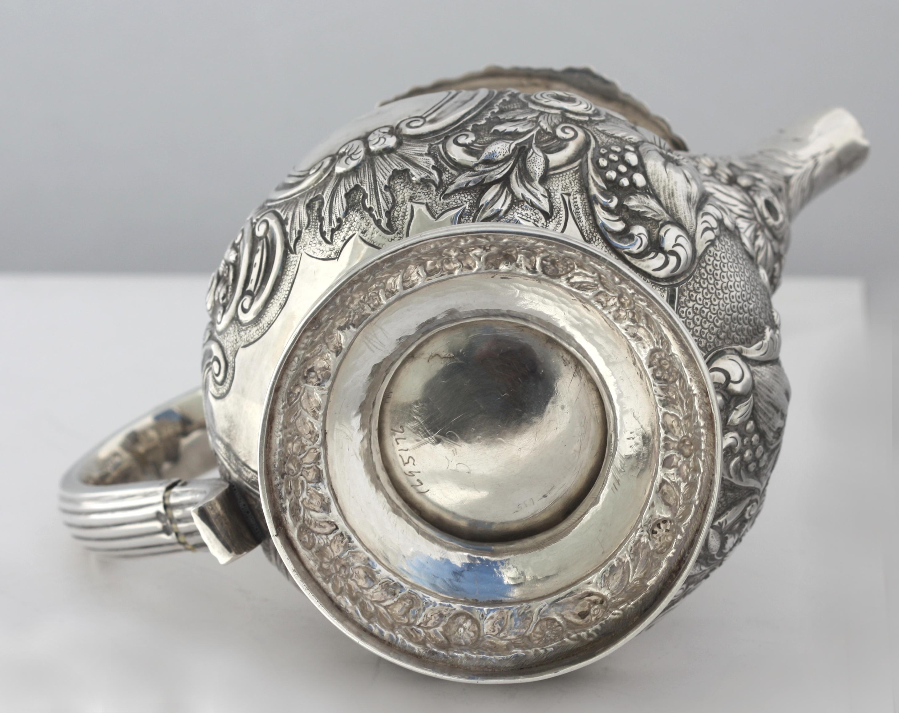 Englische Rokoko-Silber-Teekanne im Rokoko-Stil, markiert, 1822-1823, Hersteller TB, für Thomas Baker im Angebot 4