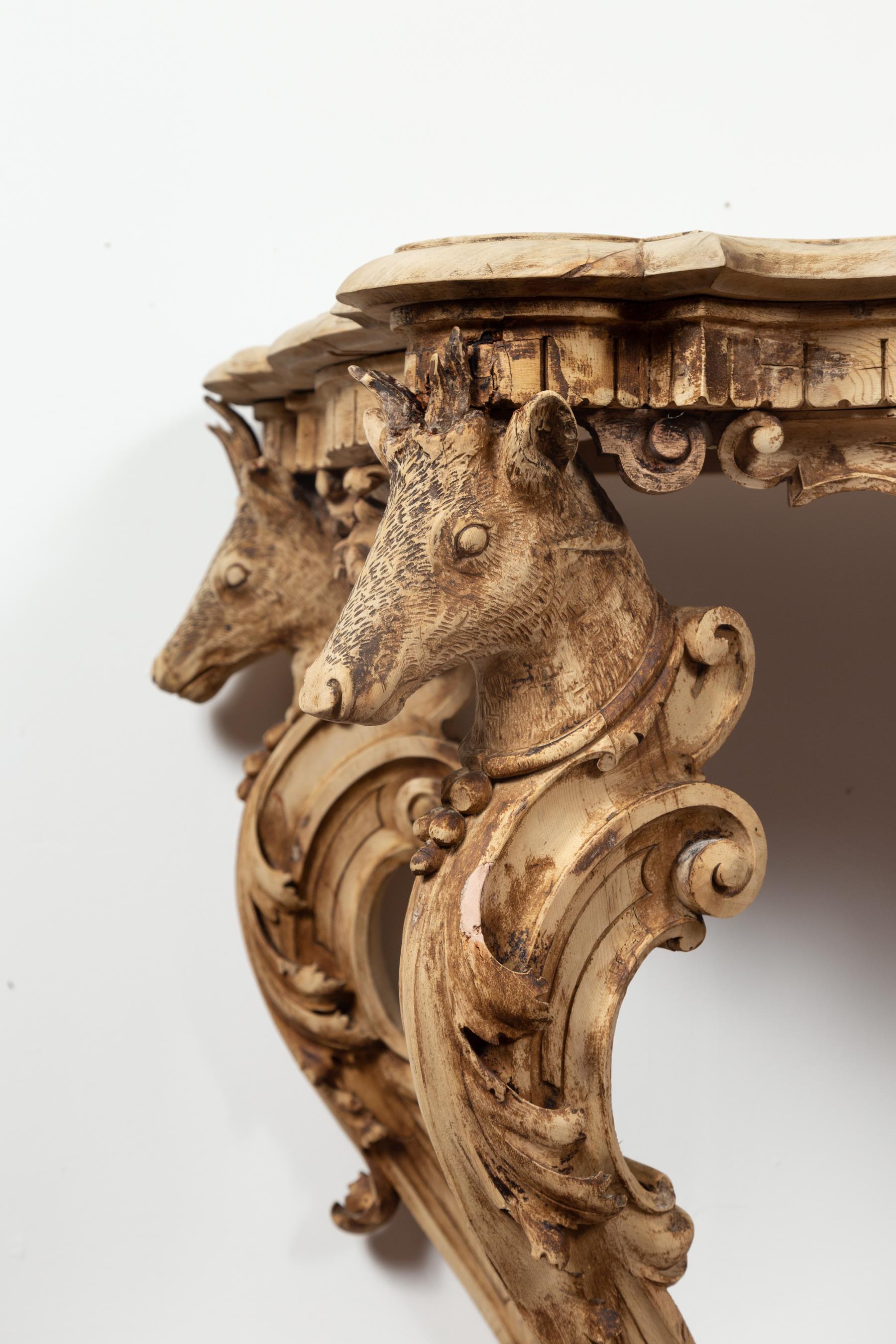 English Rococo Style 1880s Carved and Bleached Oak Console Table with Deer Heads In Good Condition For Sale In Atlanta, GA