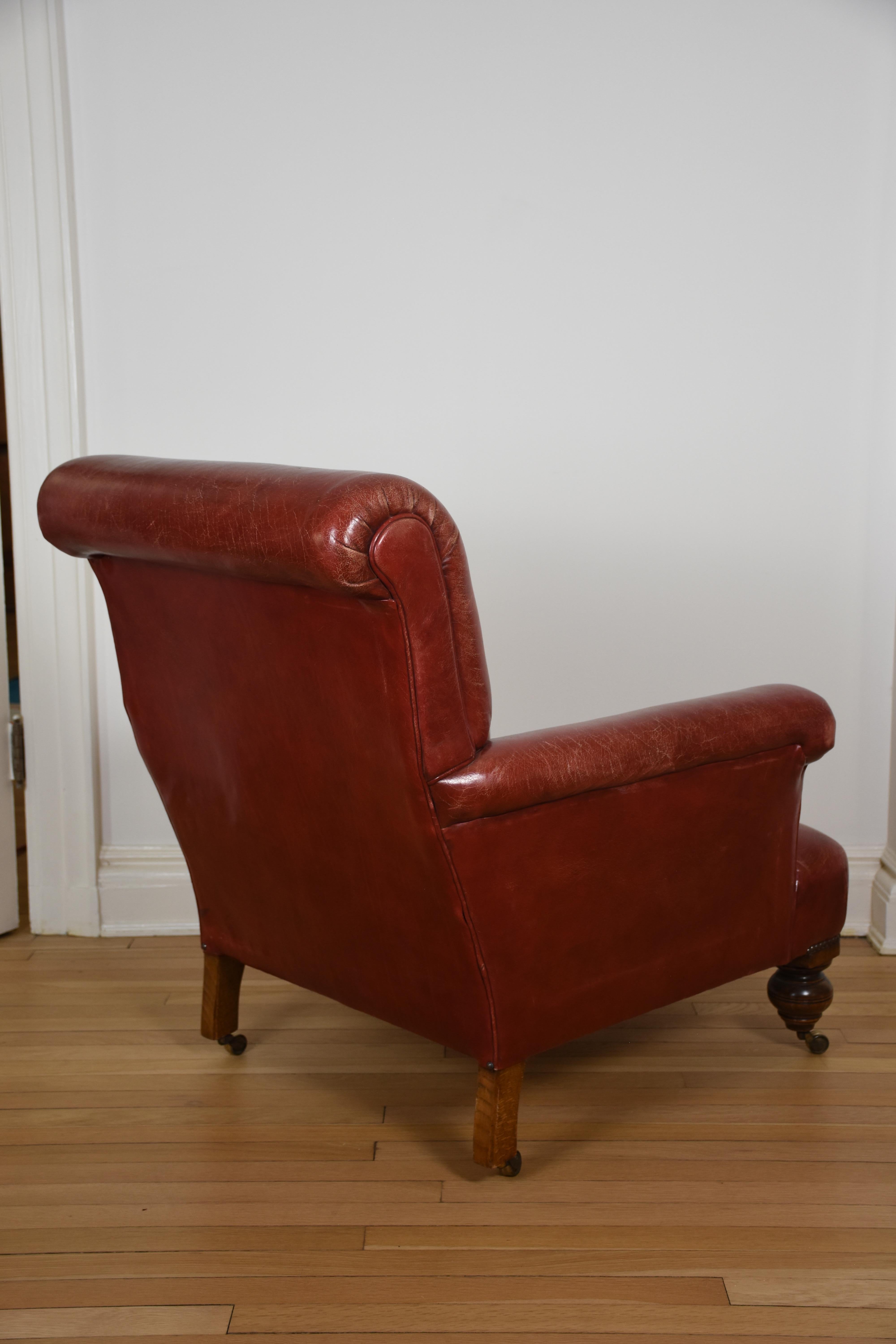 Chaise en cuir rouge à accoudoir Rolle anglais en vente 1