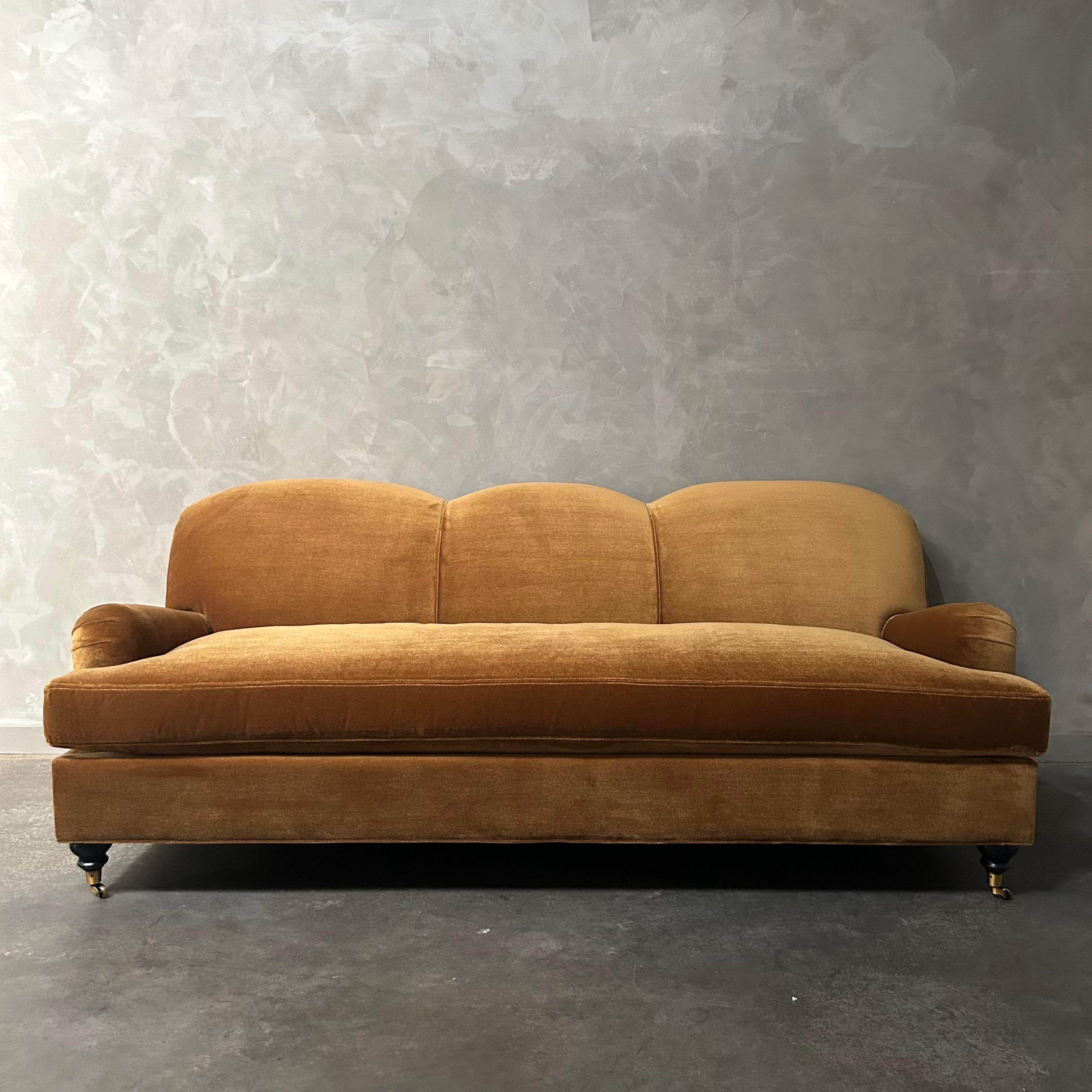 XXIe siècle et contemporain Canapé anglais à accoudoirs roulants échantillon de tissu seulement en vente