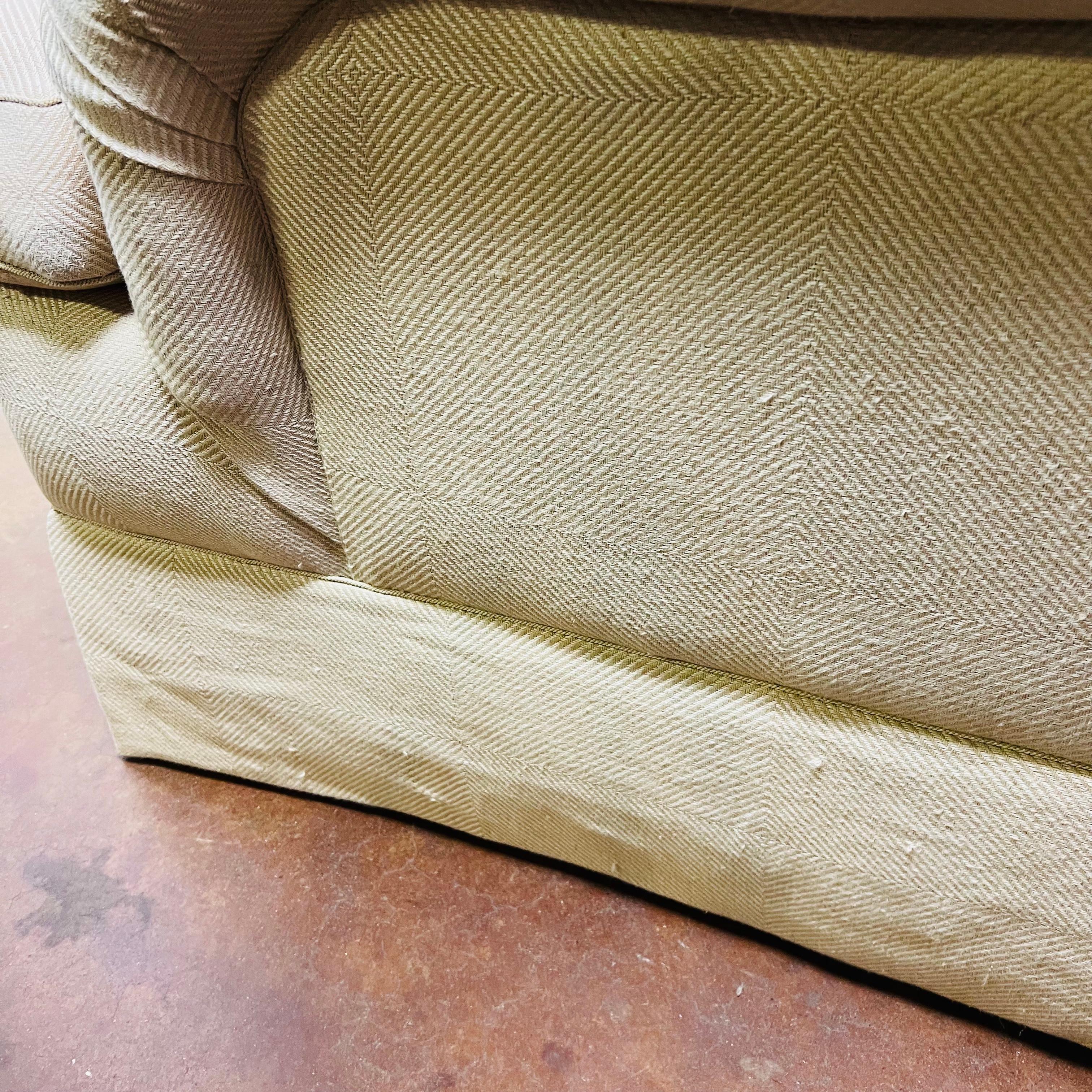 English Roll Arm Sofa In Good Condition In Dallas, TX