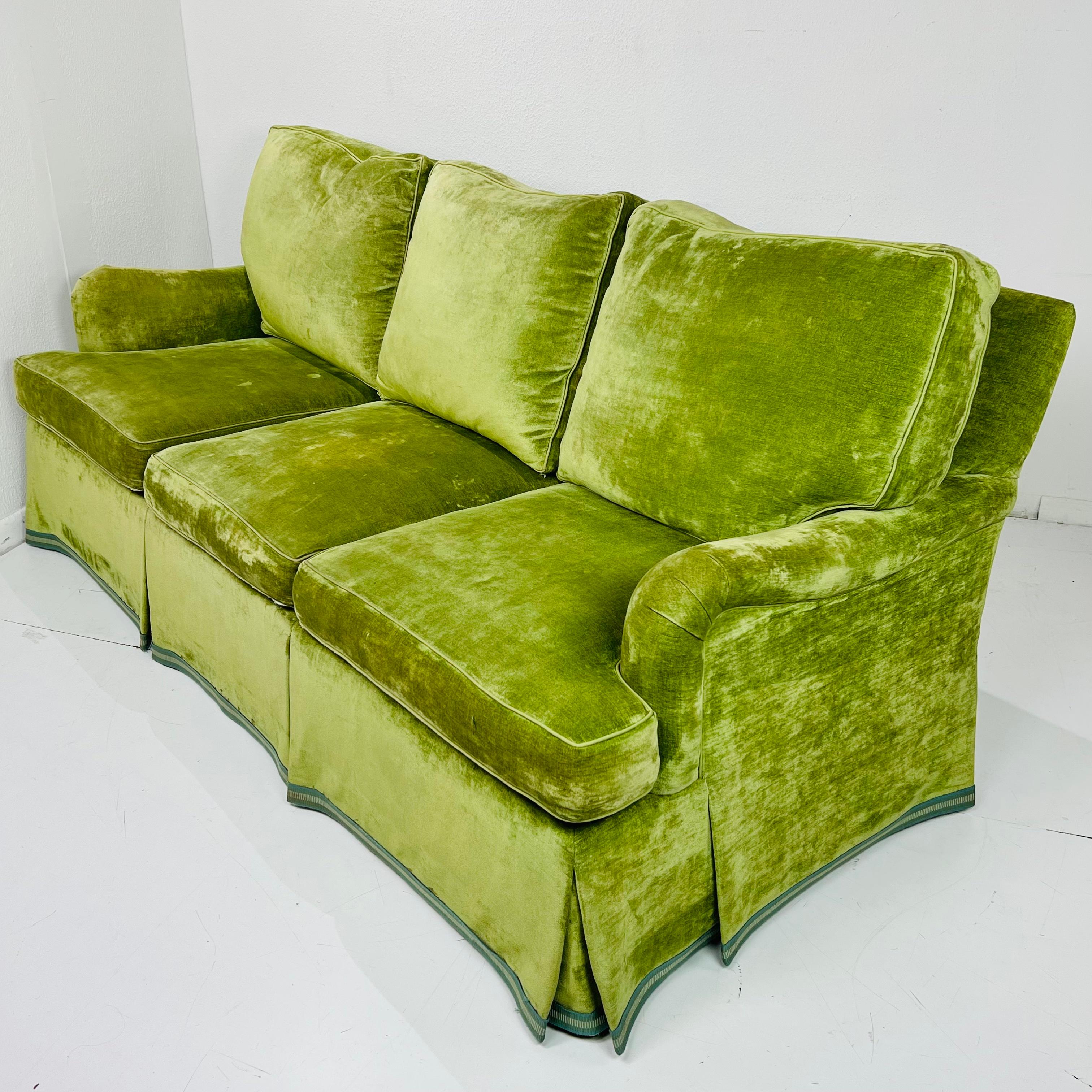 Englisches Sofa mit gerollten Armlehnen im Zustand „Gut“ im Angebot in Dallas, TX