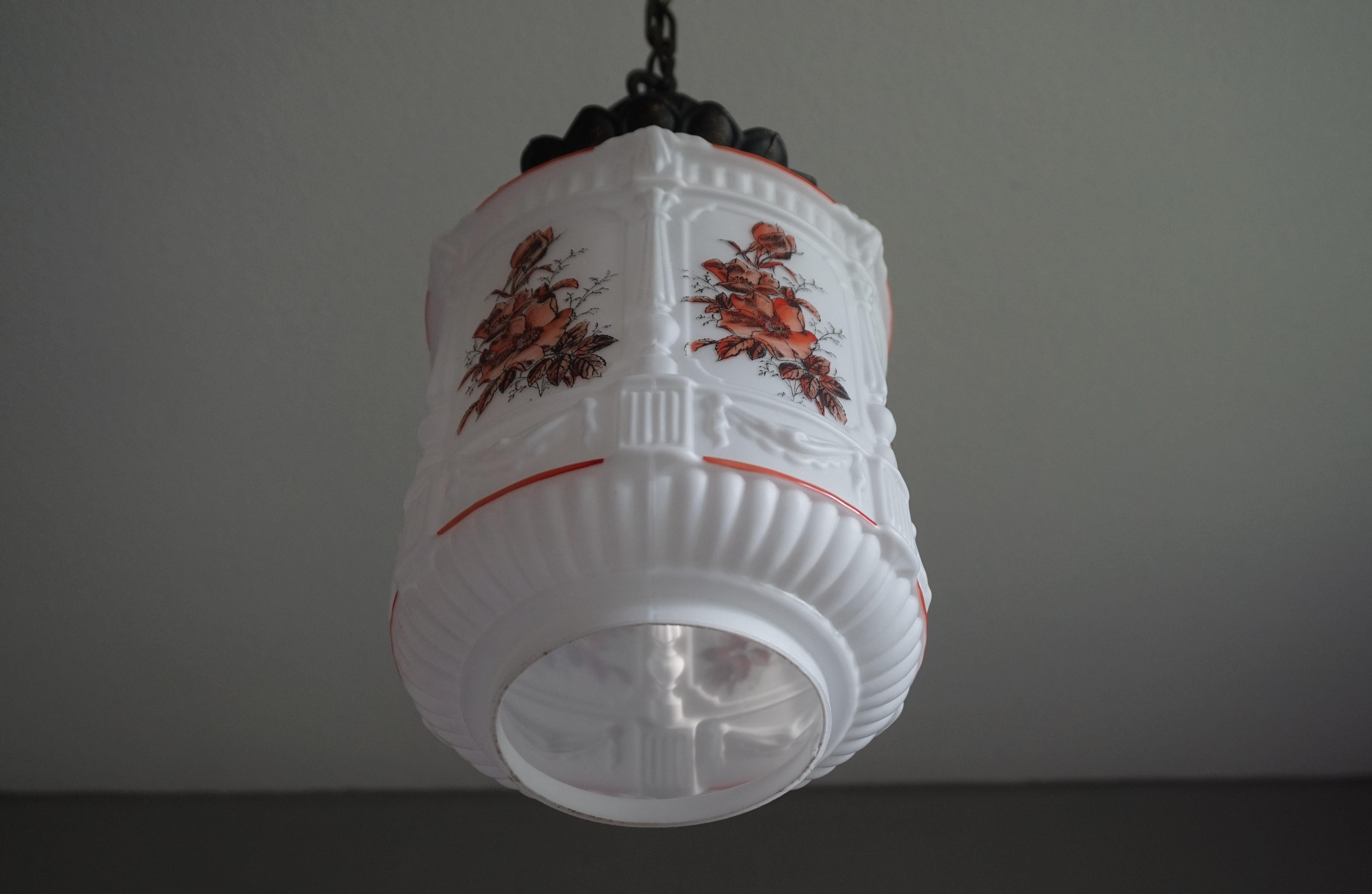 English Roman Classical St. Flowers Decorated Opaline / Milk Glass Pendant Light In Good Condition For Sale In Lisse, NL
