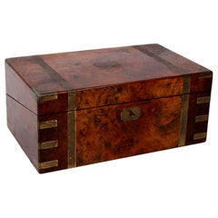 Boîte de bureau en bois de racine anglaise avec accessoires en laiton et intérieur en cuir