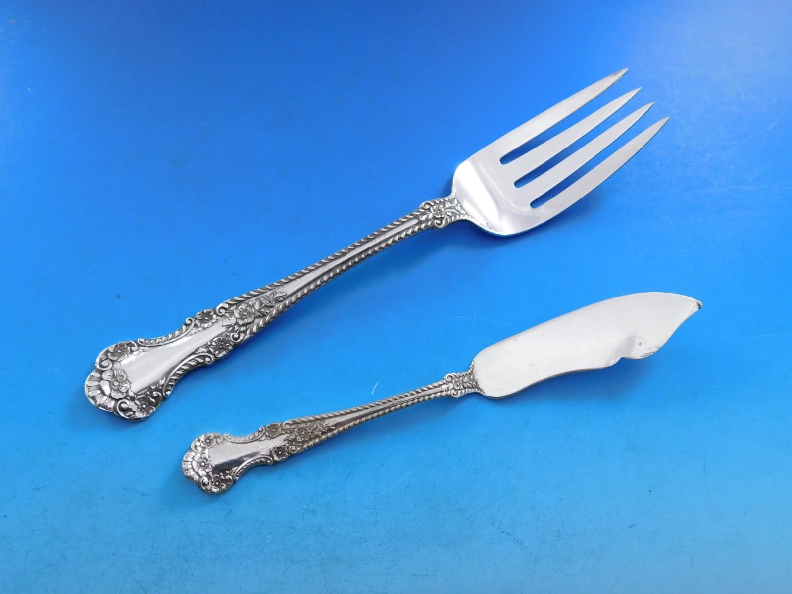 Seltenes Besteckset English Rose by Durgin aus Sterlingsilber - 52 Teile. Dieses Set enthält:

12 Messer mit modernen rostfreien Klingen, 8 7/8