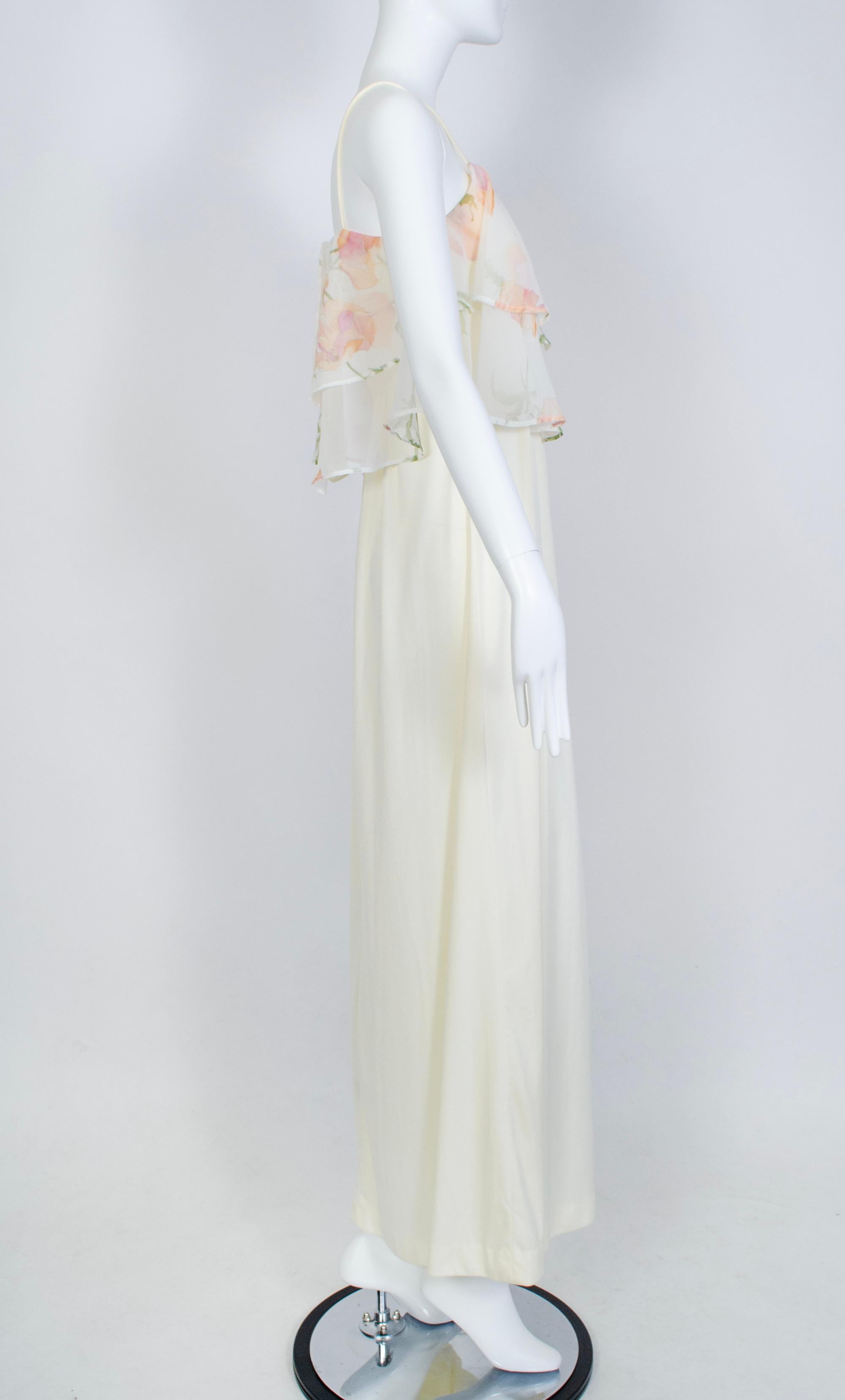 Rosa Inglesa Floral Gasa Flutter Capelet Disco Maxi Vestido de Novia - S, 1971 Gris en venta