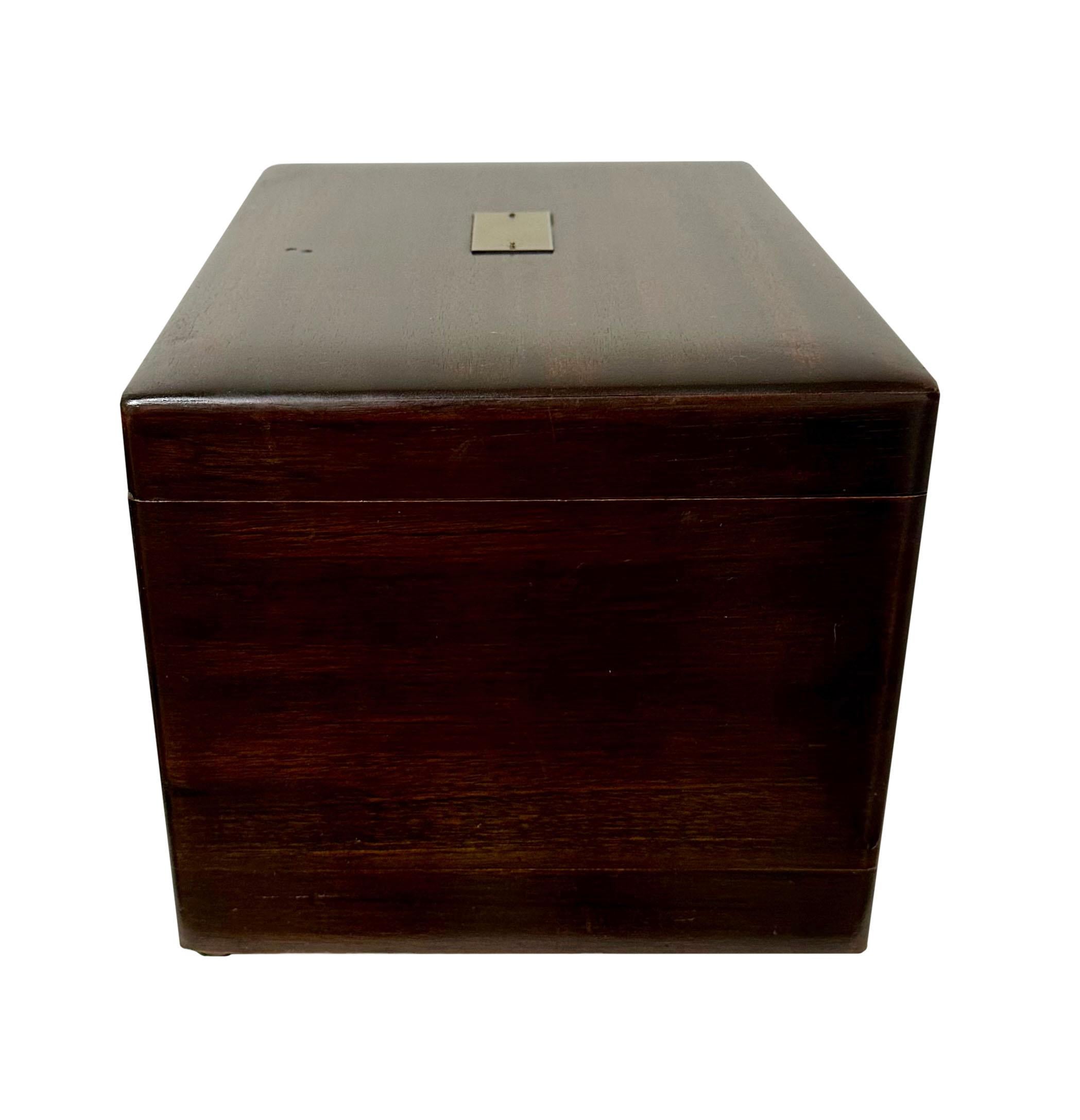 English Rosewood Humidor In Good Condition For Sale In Tampa, FL