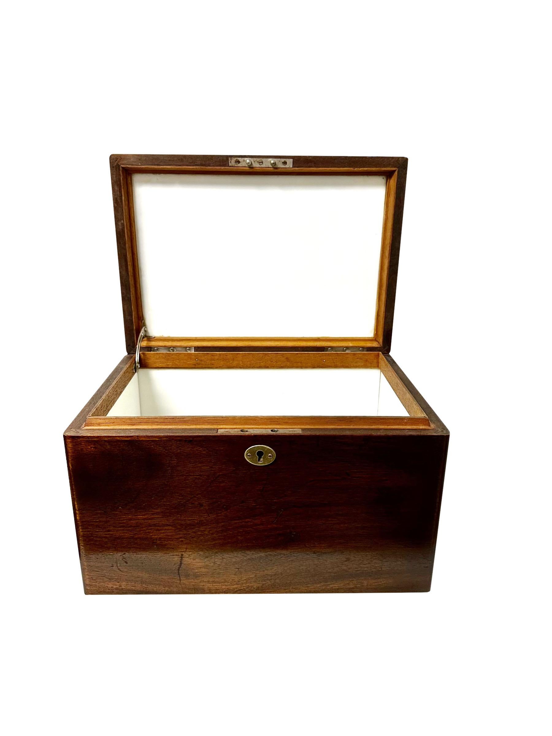 Early 20th Century English Rosewood Humidor For Sale