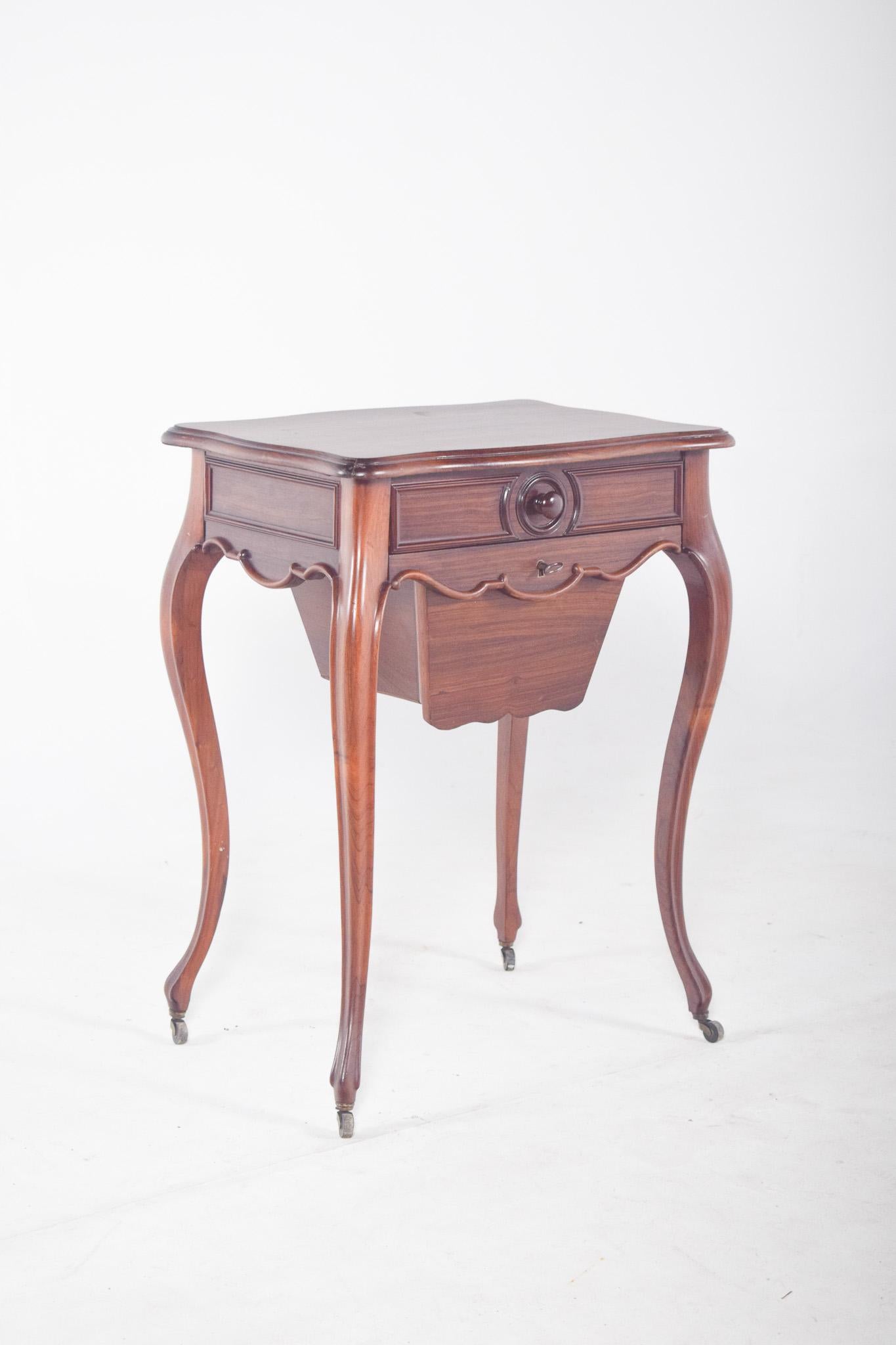 Victorien tardif Table à pot en bois de rose anglais en vente