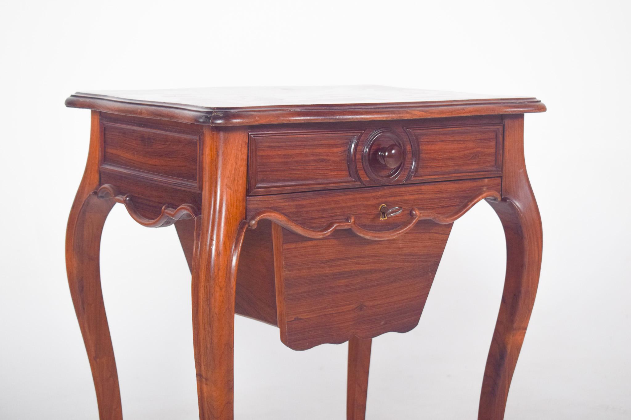 Anglais Table à pot en bois de rose anglais en vente