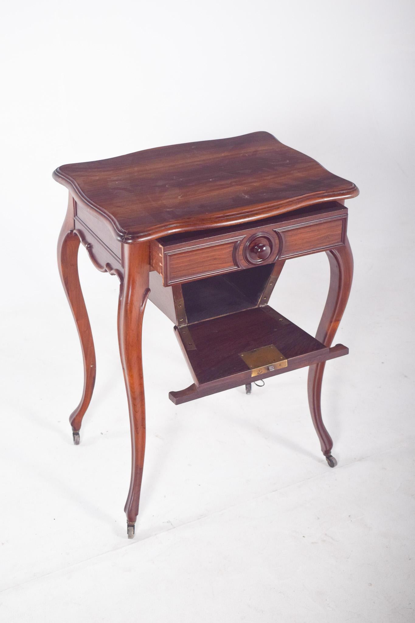 Bois de rose Table à pot en bois de rose anglais en vente