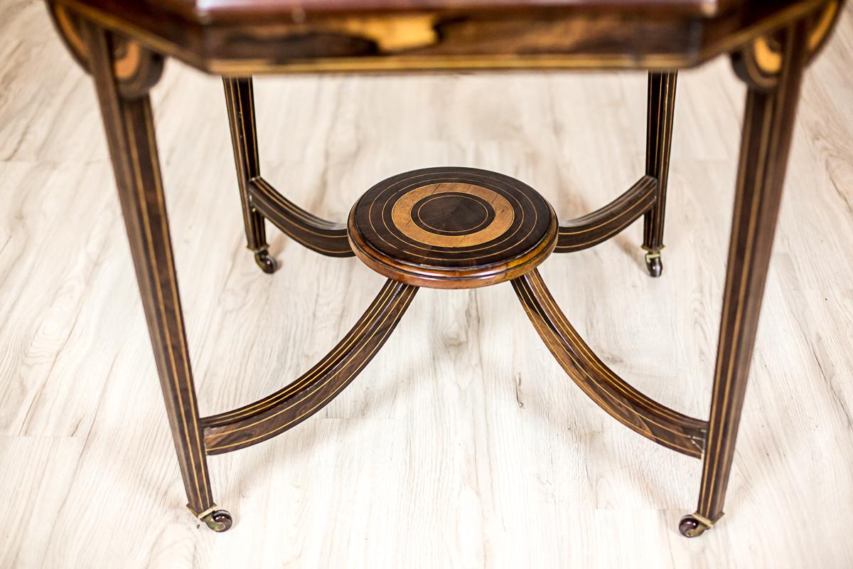 Veneer English, Rosewood Table from the 19th Century