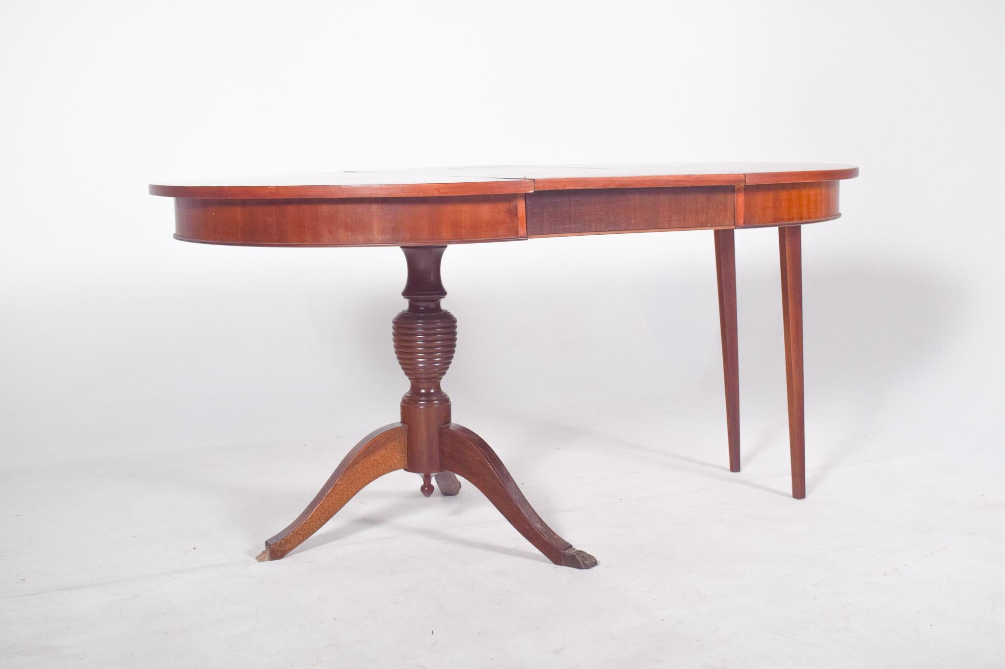 Table de salle à manger ronde anglaise avec pied central extensible État moyen - En vente à Lisboa, Lisboa