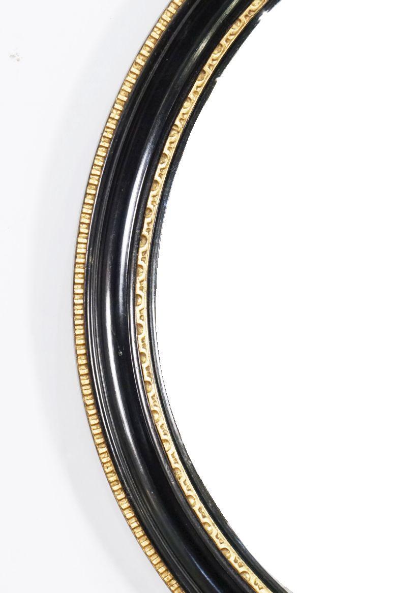 English Round Ebony Black and Gold Framed Convex Mirror (Diameter 18 1/2) In Good Condition For Sale In Austin, TX