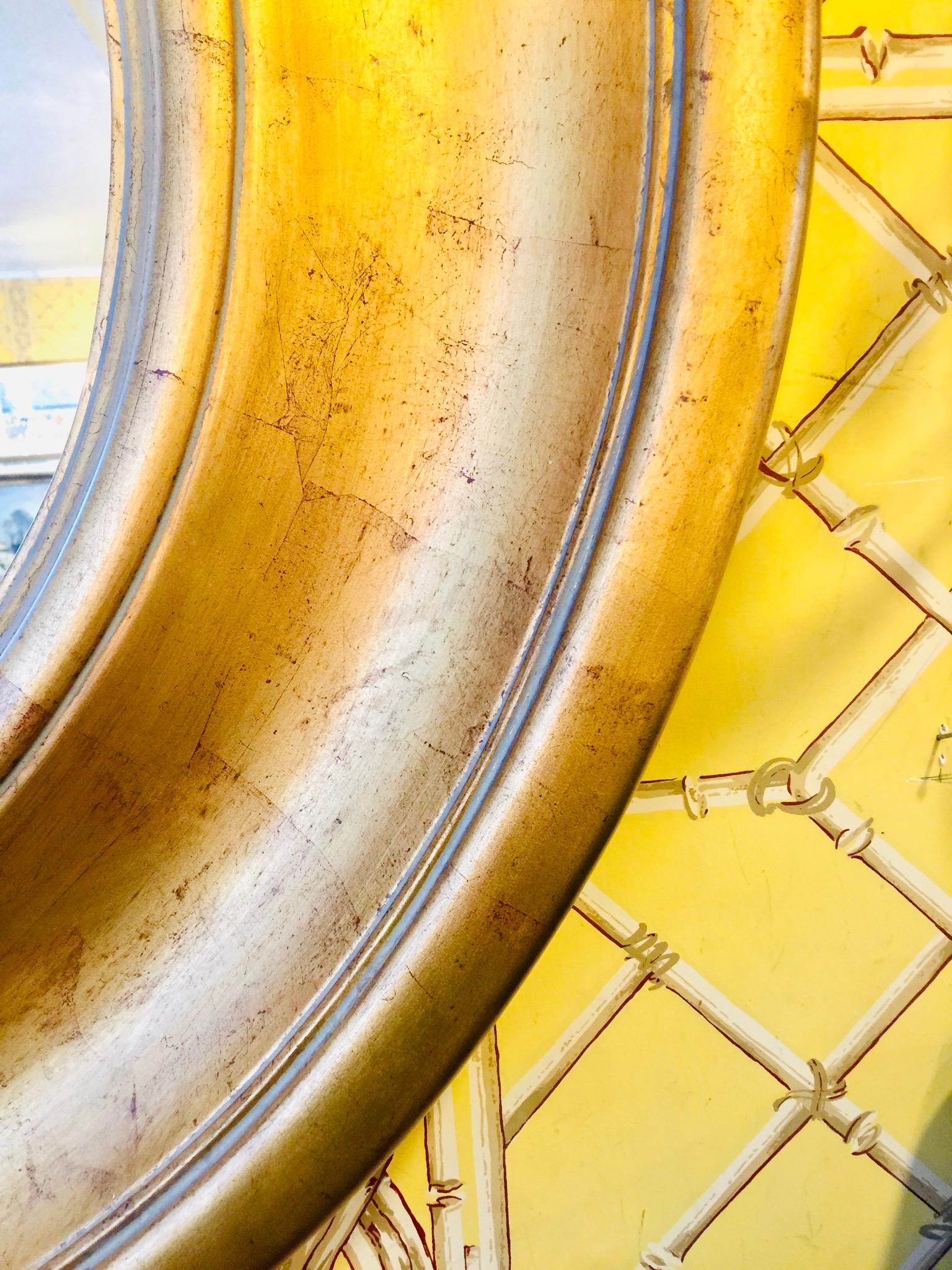 Englischer runder vergoldeter Holzspiegel (Regency) im Angebot