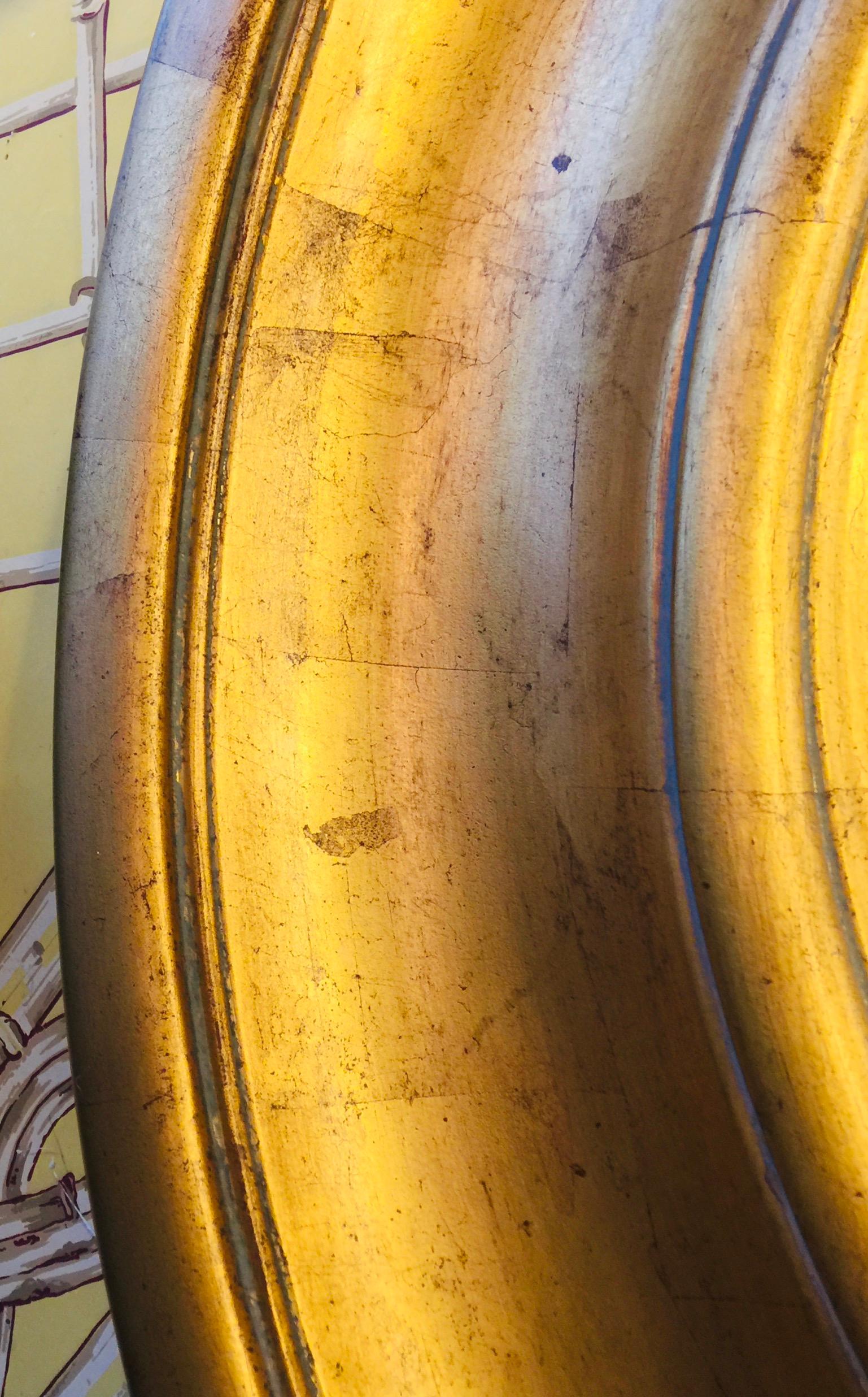 Englischer runder vergoldeter Holzspiegel (Sonstiges) im Angebot