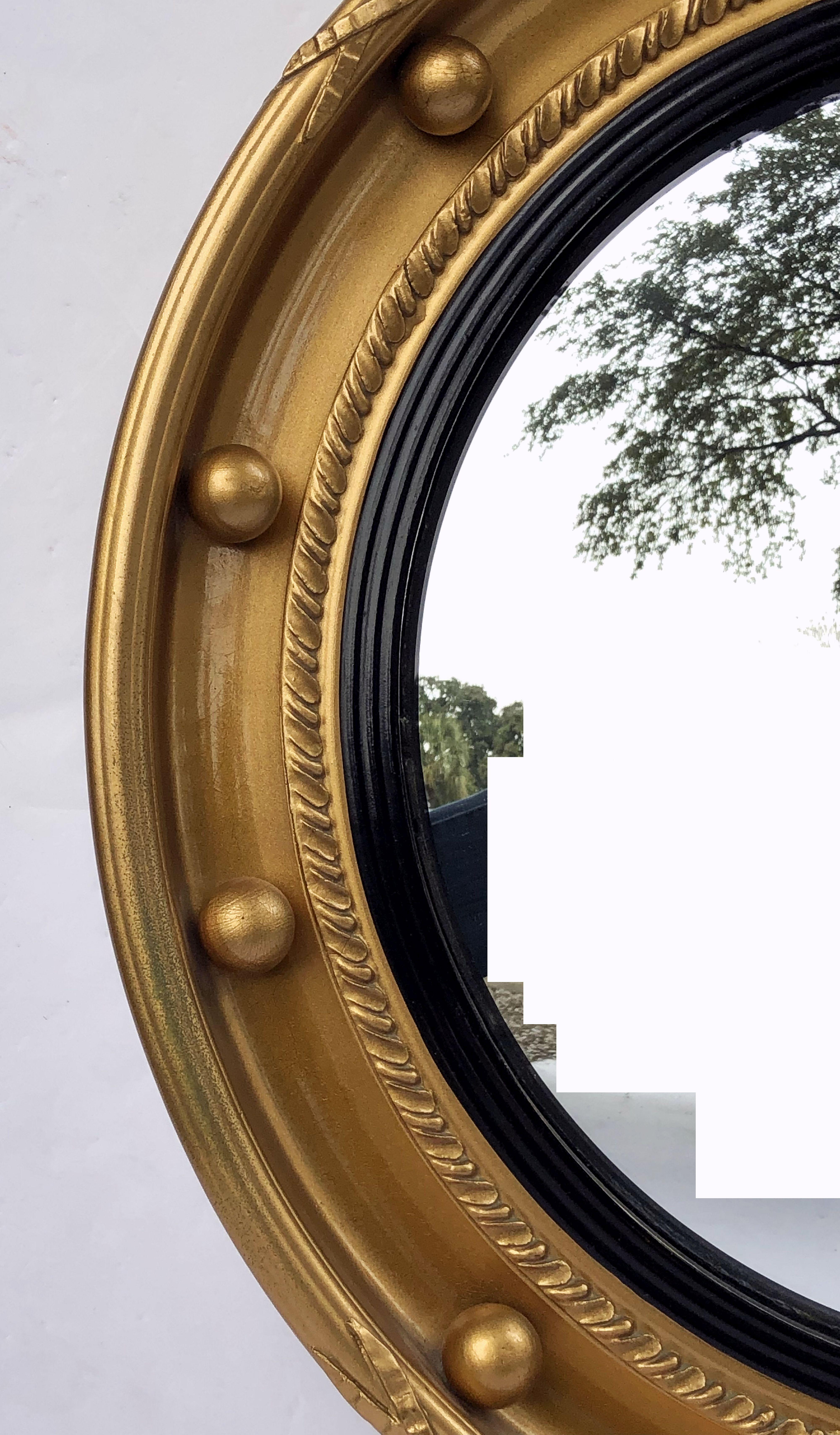 English Round Gilt Framed Convex Mirror (Diameter 16) In Good Condition In Austin, TX