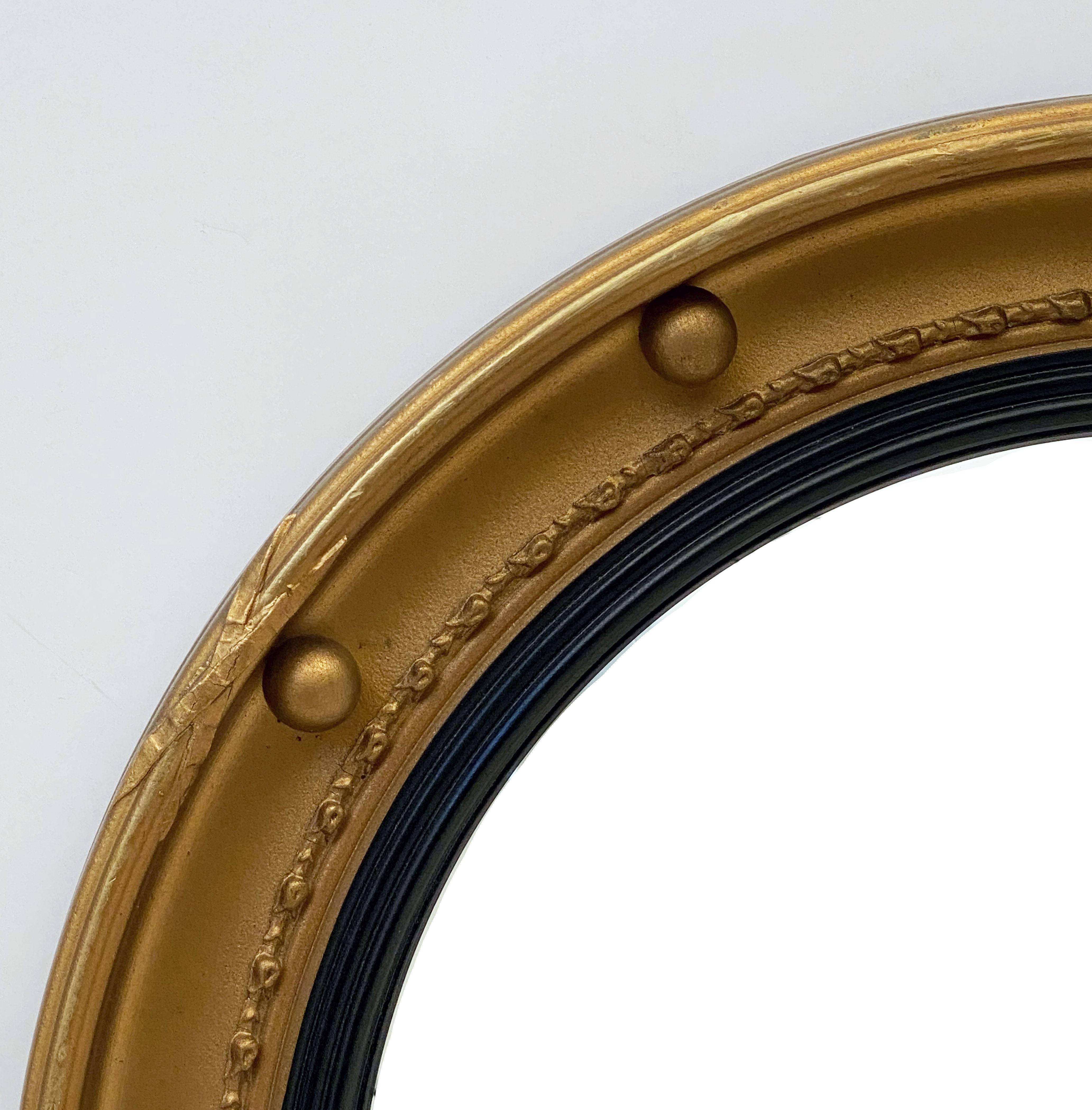 English Round Gilt Framed Convex Mirror (Diameter 18 1/4) In Good Condition In Austin, TX