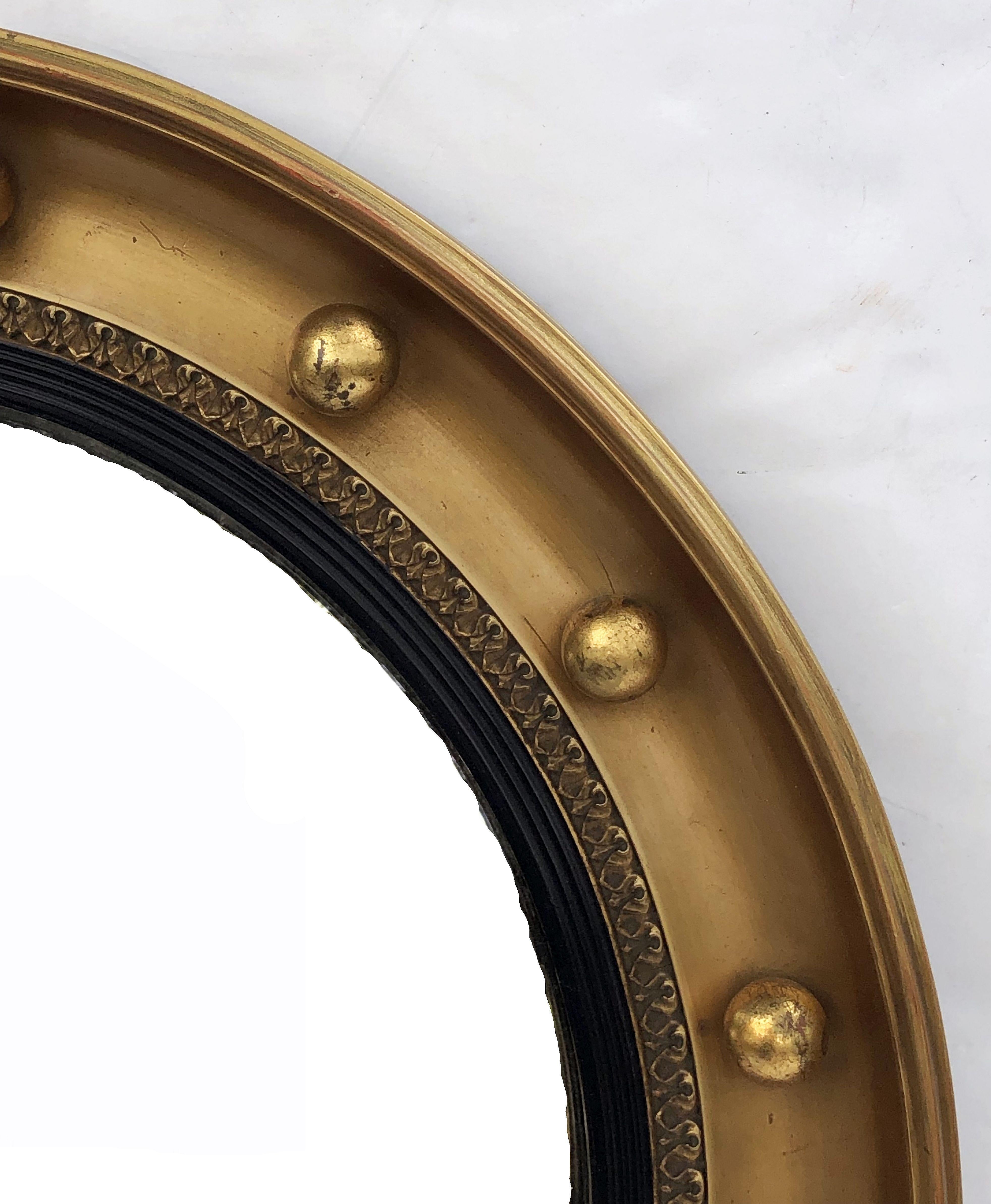 Englischer runder vergoldeter Spiegel mit konvexem Rahmen (Durchmesser 19 3/8) im Zustand „Gut“ in Austin, TX