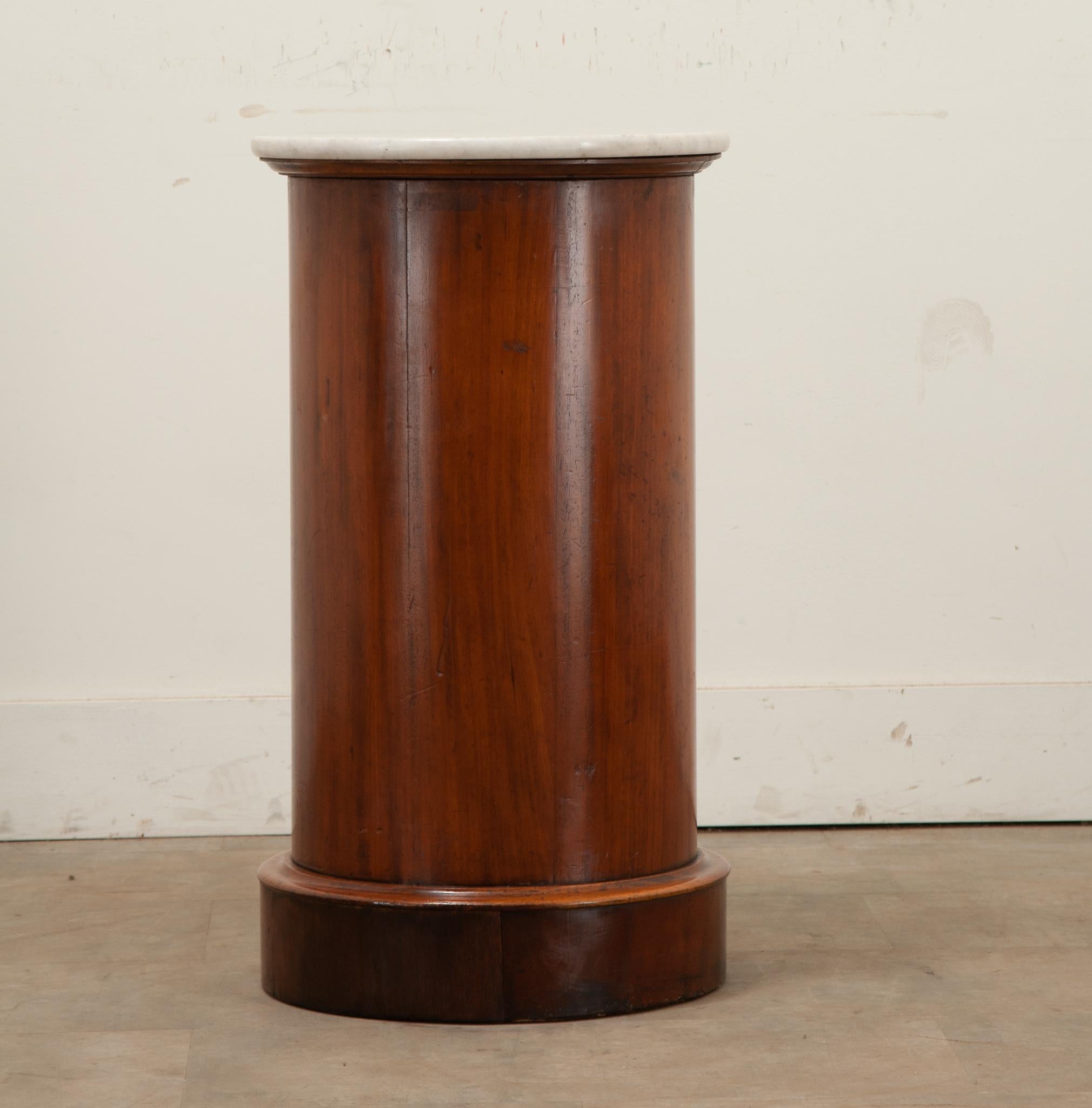 English Round Mahogany & Marble Bedside Table For Sale 2