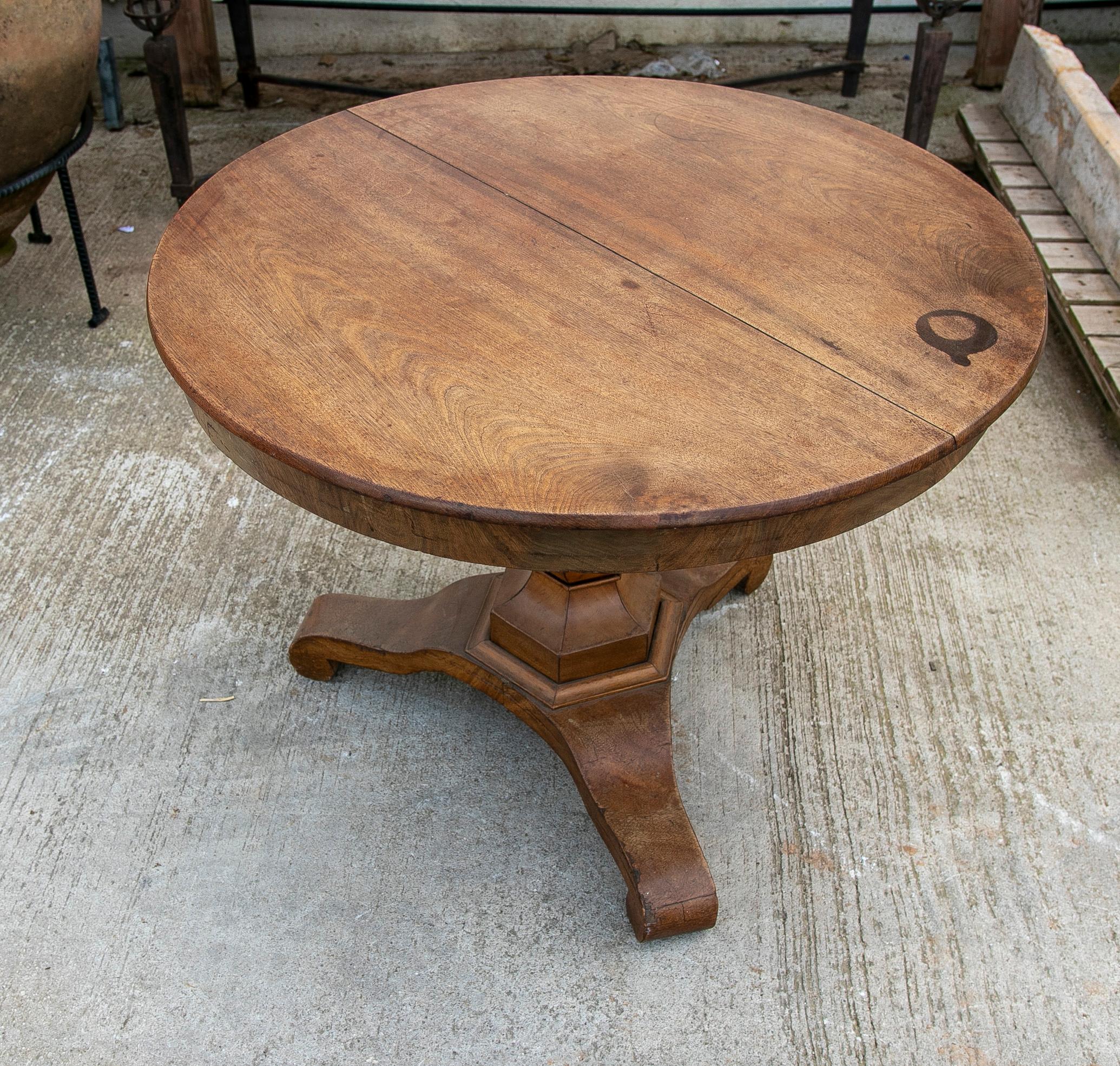 English Round Mahogany Table For Sale 6
