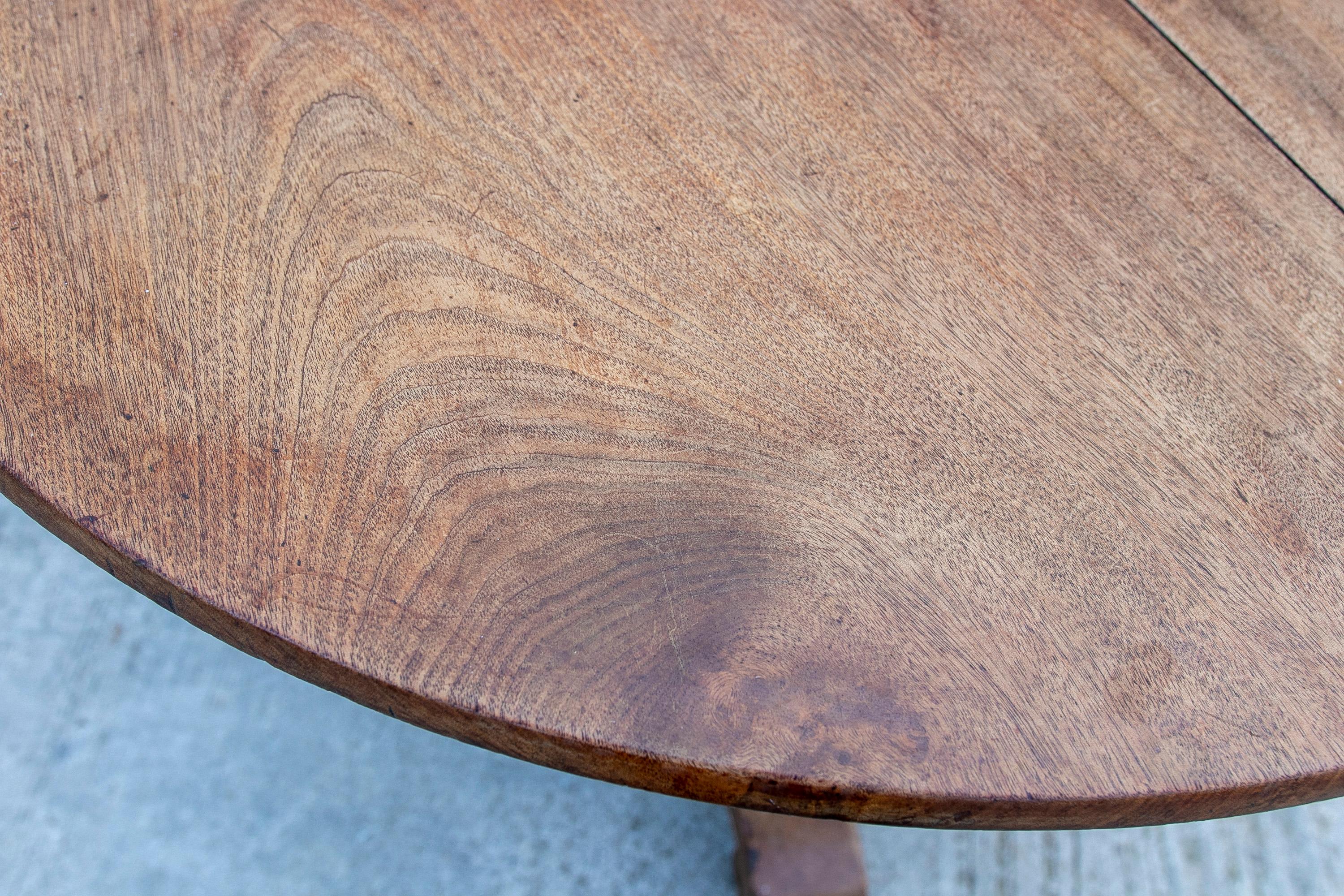 English Round Mahogany Table For Sale 7